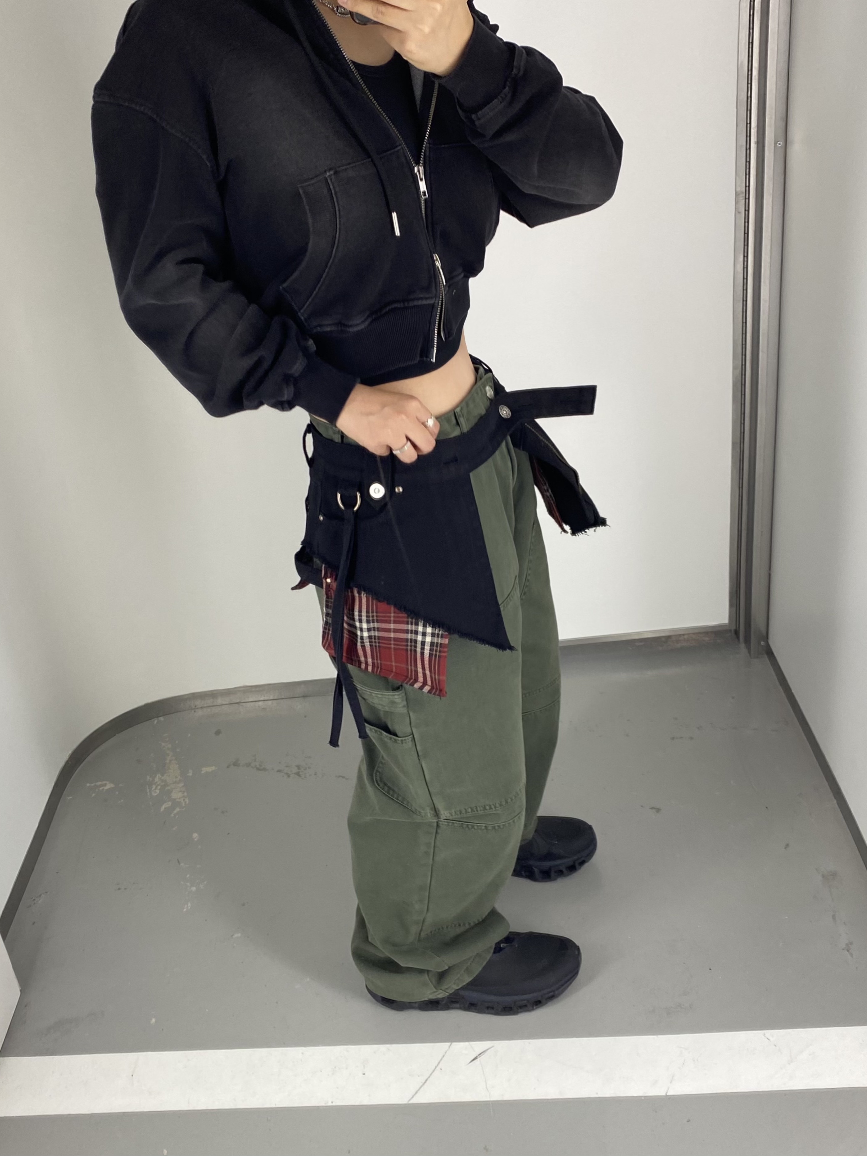 Vacant Archive Roel Layered Carpenter Skirt Belt Black, On Running x Post Archive Faction (Paf) Cloudmonster 2 Black Magnet 착용 스타일