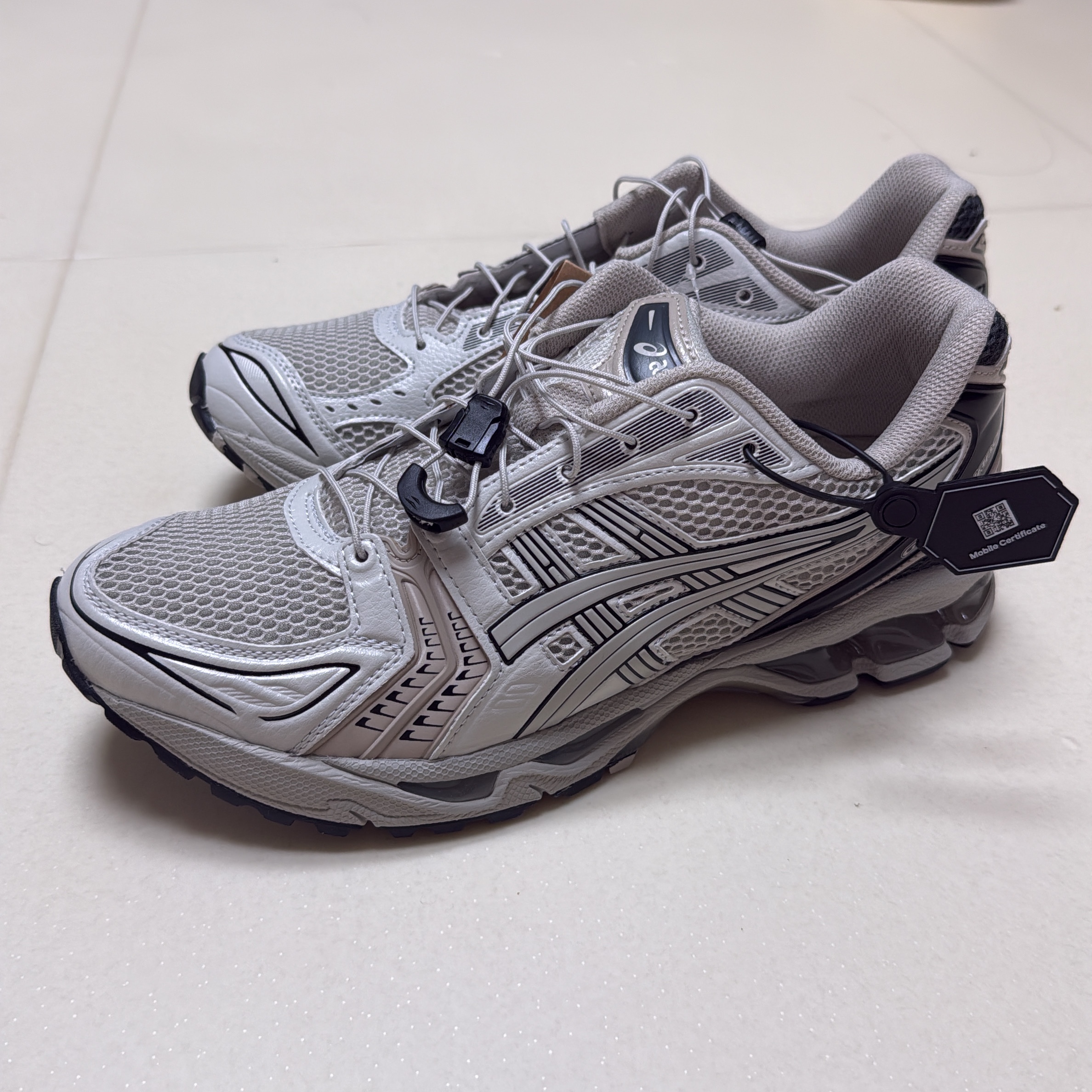 Asics Unlimited Gel-Kayano 14 Smoke Grey 착용 스타일