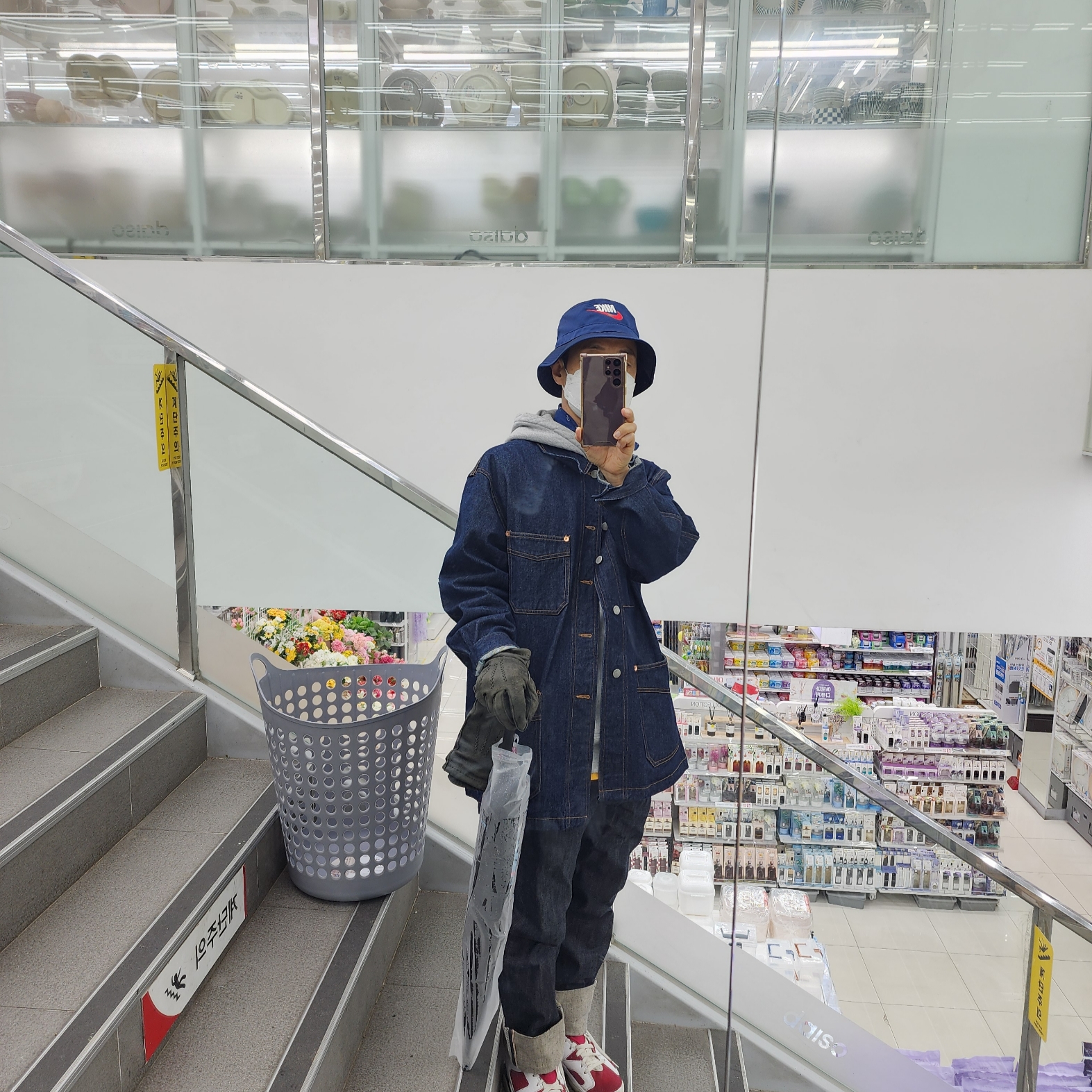 Supreme x Nike Dazzle Crusher Navy - 24SS 착용 스타일 - 3