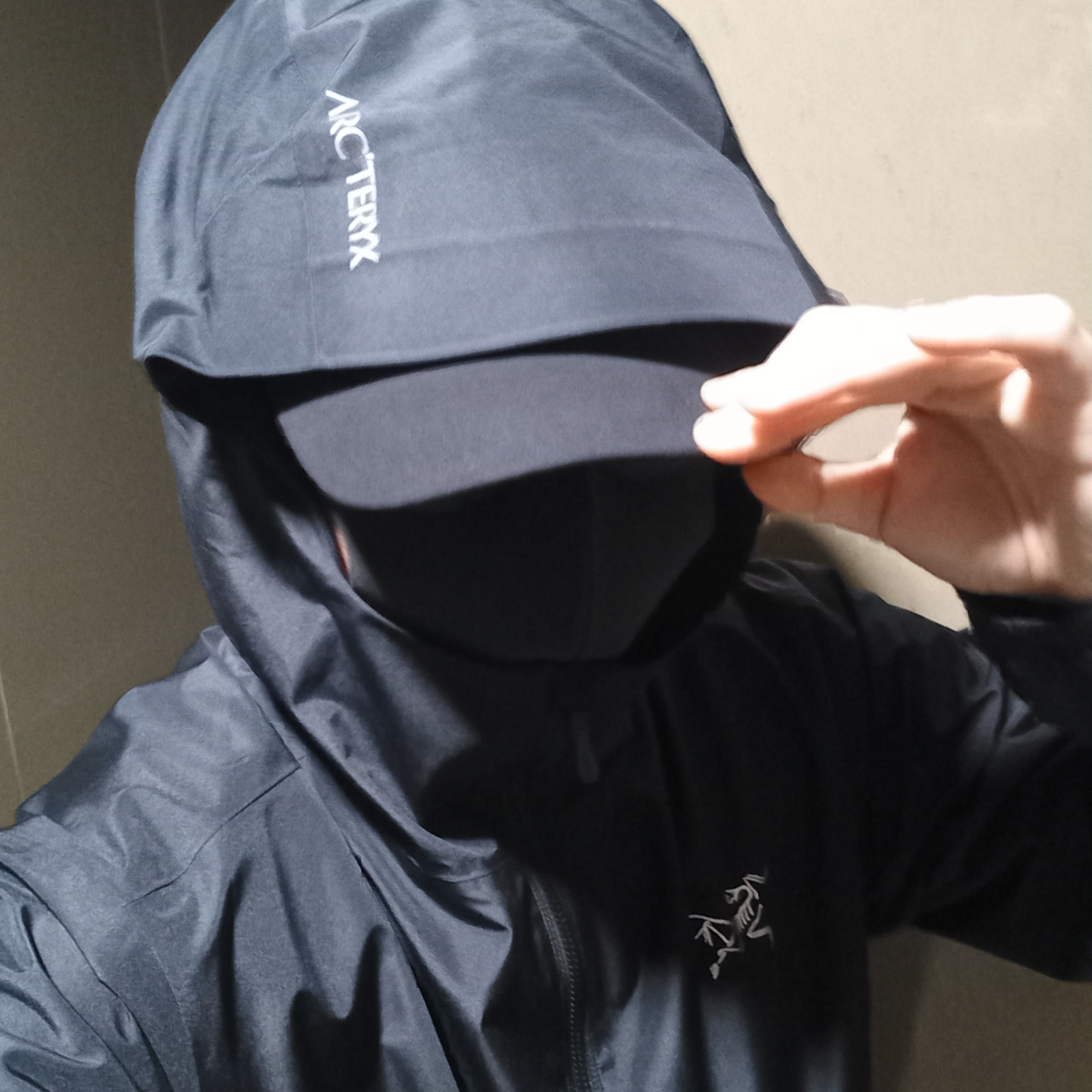 Arc'teryx Solano Hoody Black 착용 스타일 - 1