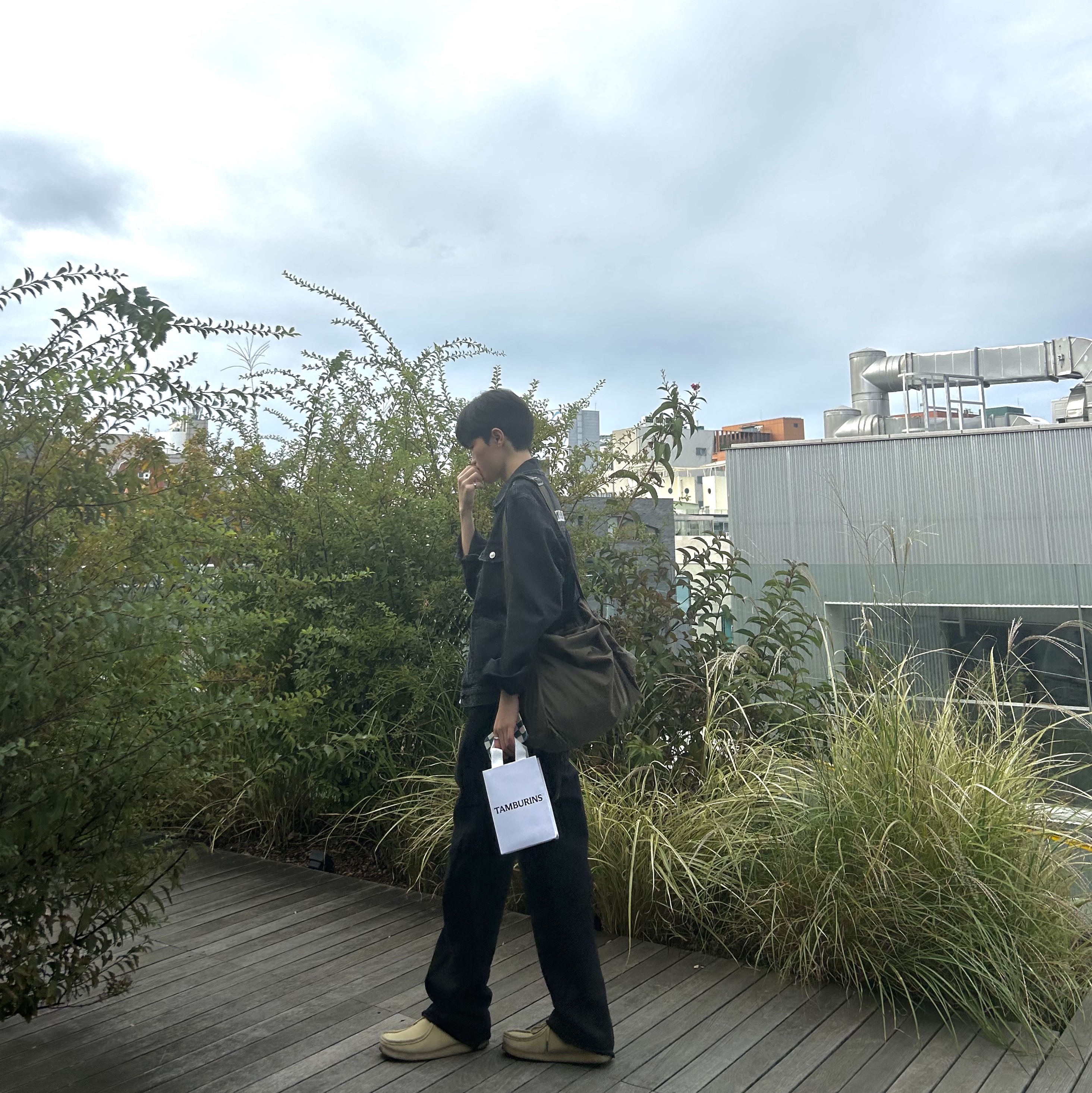 Isabel Marant Jango Embroidered Denim Jacket Blue - 23SS, Clarks Wallabee Maple Suede 착용 스타일 - 4