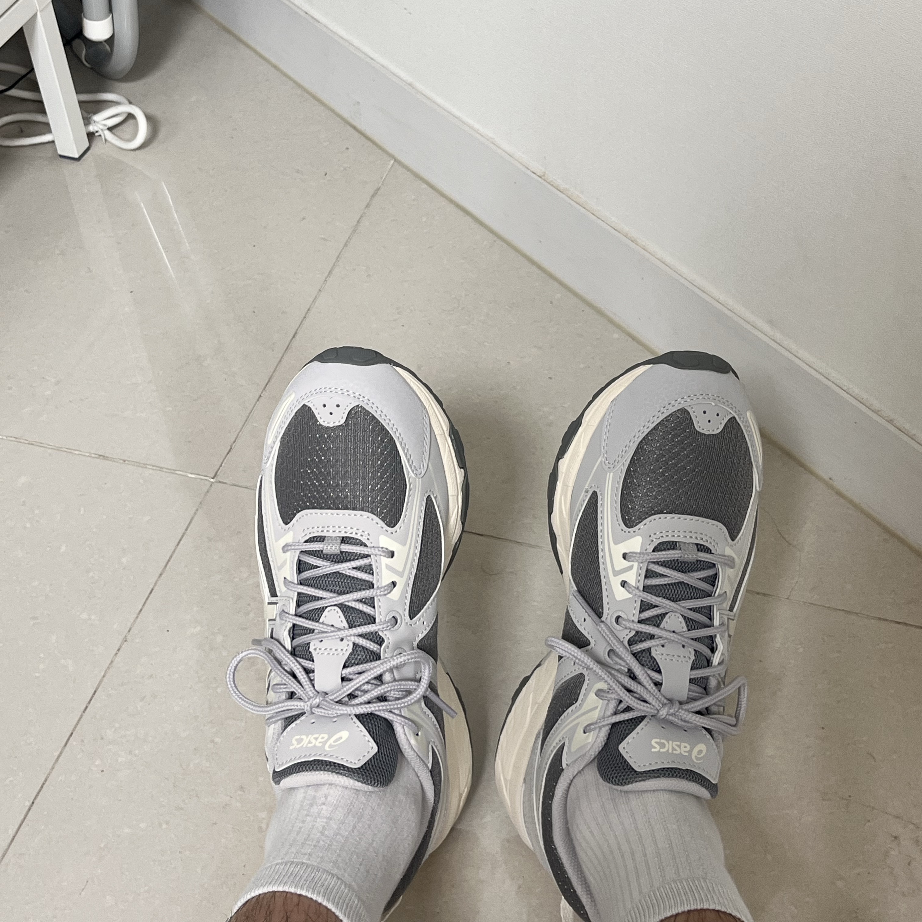 Asics Gel-Venture 6 SPS Clay Grey Cream 착용 스타일 - 1