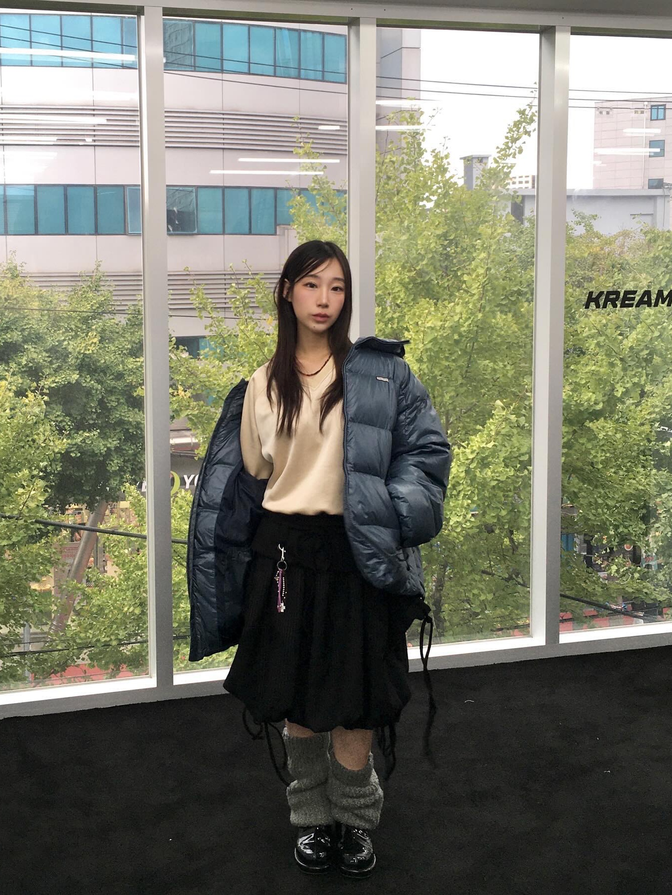 Thevinylhouse Hooded Duck Down Jacket Charcoal, Thevinylhouse Hooded Duck Down Jacket Black 착용 스타일