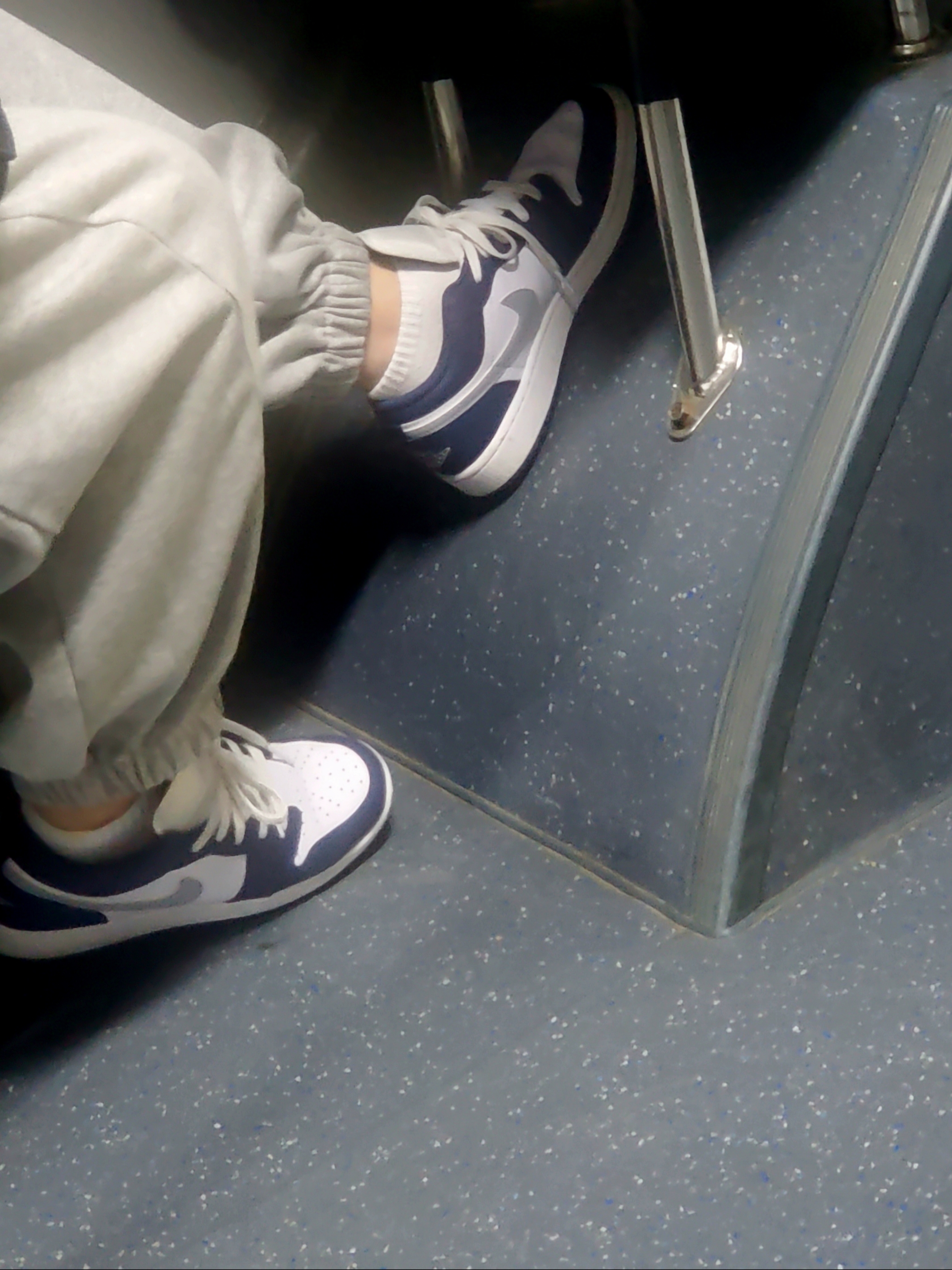 Jordan 1 Low White Midnight Navy 착용 스타일