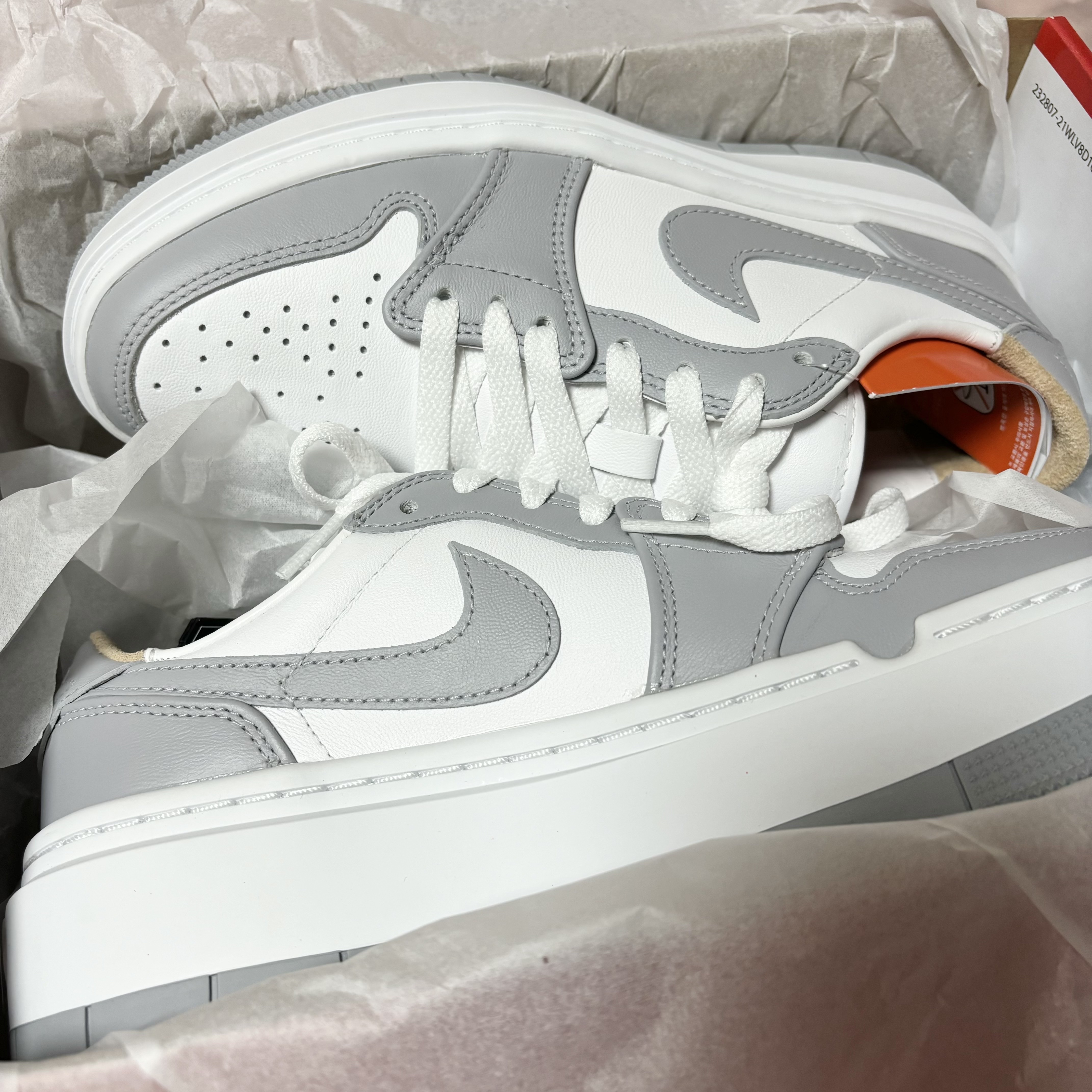 (W) Jordan 1 Elevate Low White and Wolf Grey 착용 스타일