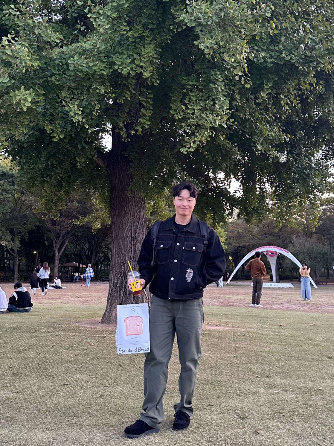 Stussy x Levi's Crispy Rinse Trucker Jacket Black, GU Real Leather Moccasin Shoes Black 착용 스타일 - 5