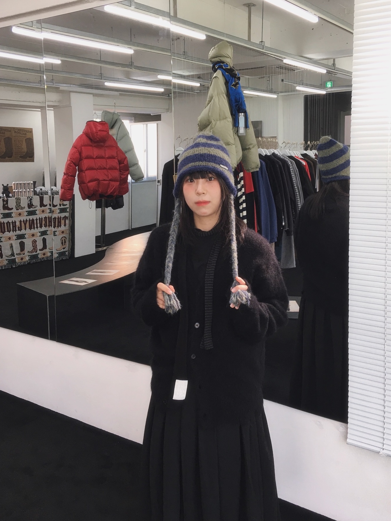 Thevinylhouse Ear Flap Stripe Beanie Red, Thevinylhouse Ear Flap Stripe Beanie Green 착용 스타일