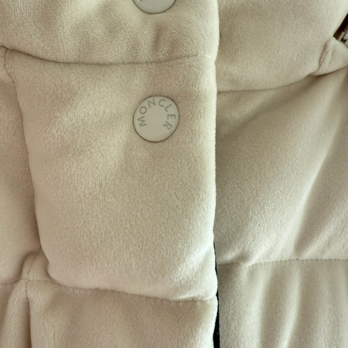 (W) Moncler Daos Chenille Down Jacket Beige - 23FW 착용 스타일 - 6