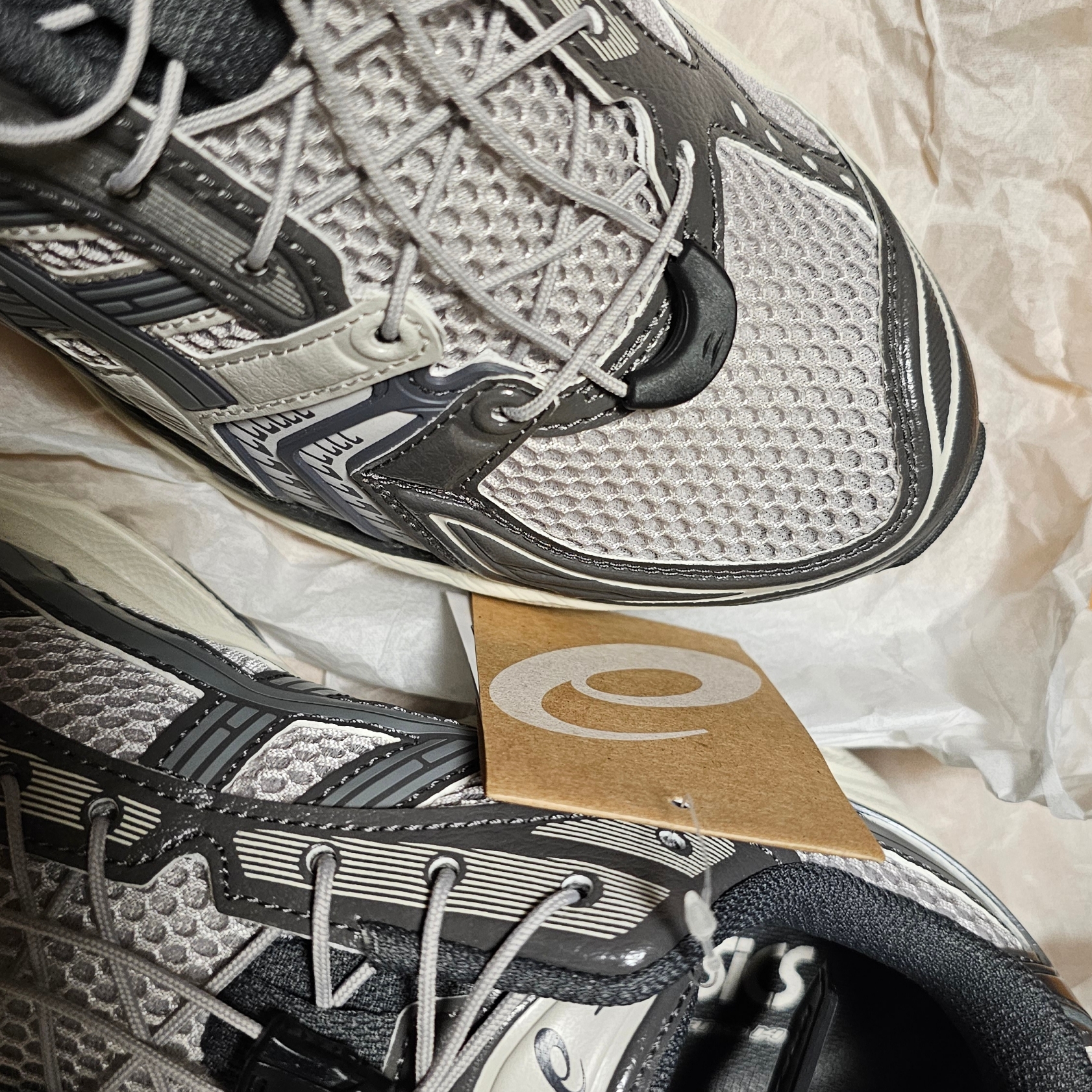 Asics Unlimited Gel-Kayano 14 Oyster Grey Clay Grey 착용 스타일