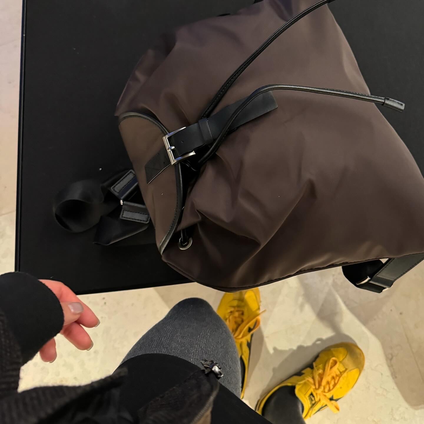 [RE-ORDER] [KREAM 단독] FARVEN Nylon Triangle Backpack Brown, Onitsuka Tiger Mexico 66 Yellow Black 착용 스타일