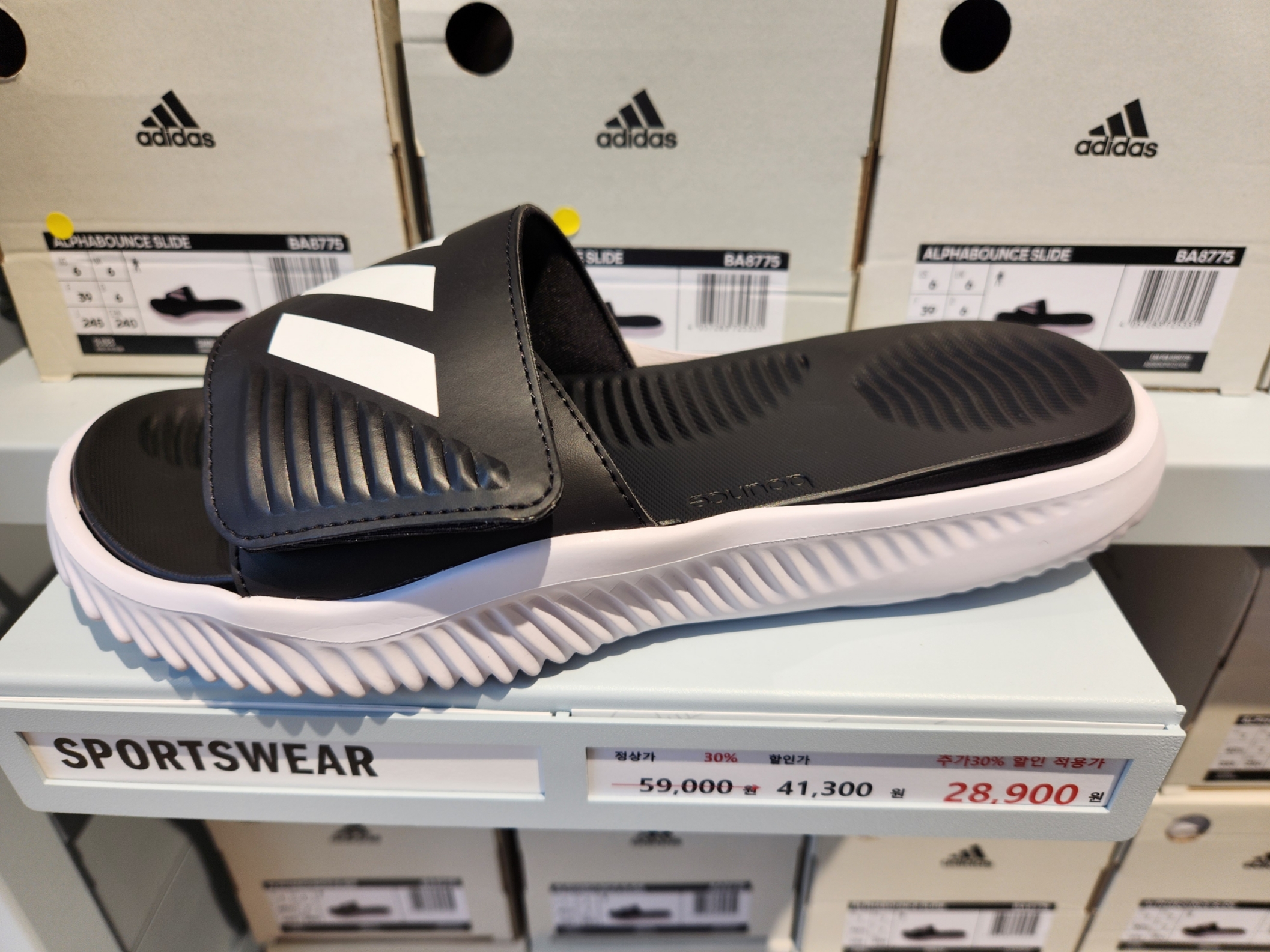 Adidas Alphabounce Slide Cloud White Core Black 착용 스타일