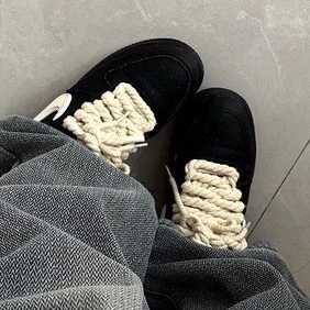 Nike Air Force 1 '07 Low Triple Black 착용 스타일 - 2