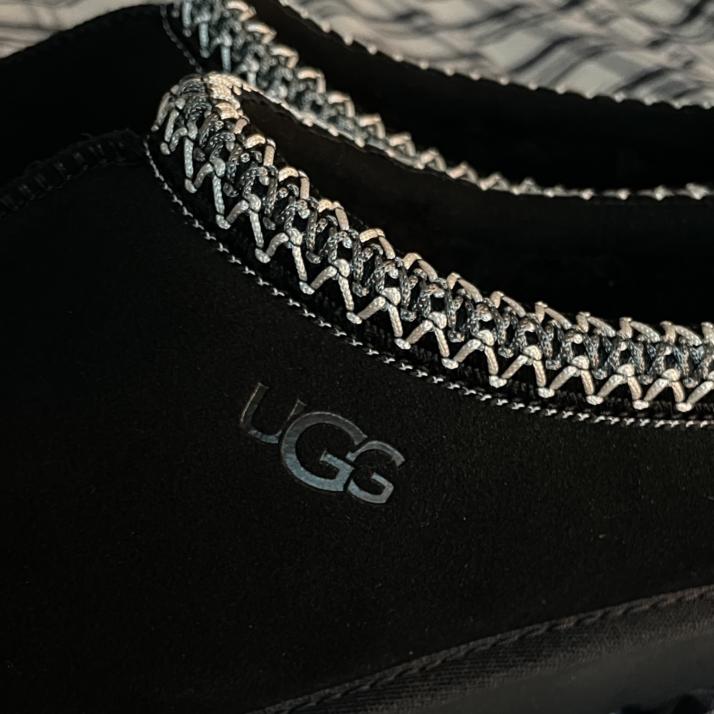 UGG Tasman Black 착용 스타일