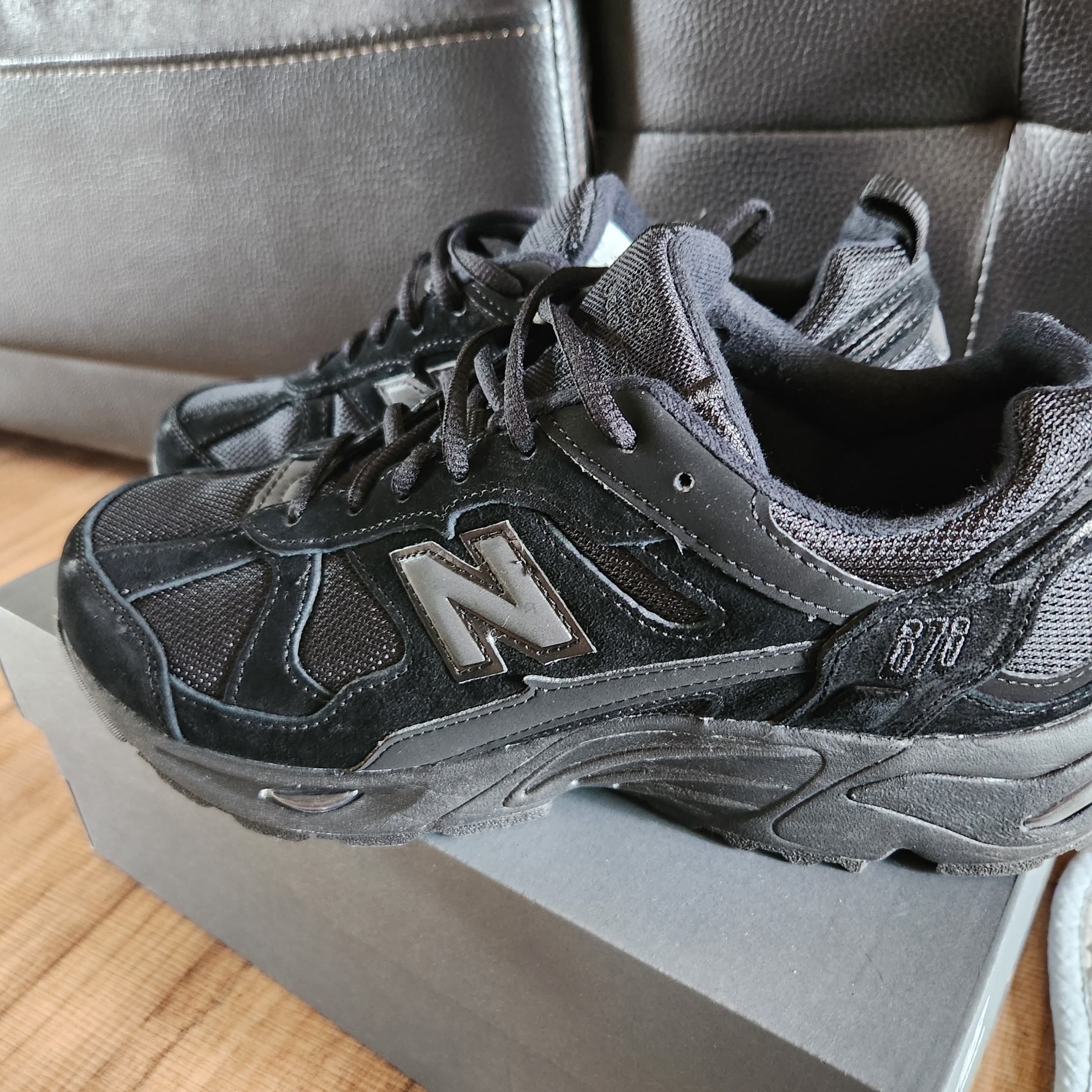 New Balance 2002R Premium Vintage Grey 착용 스타일