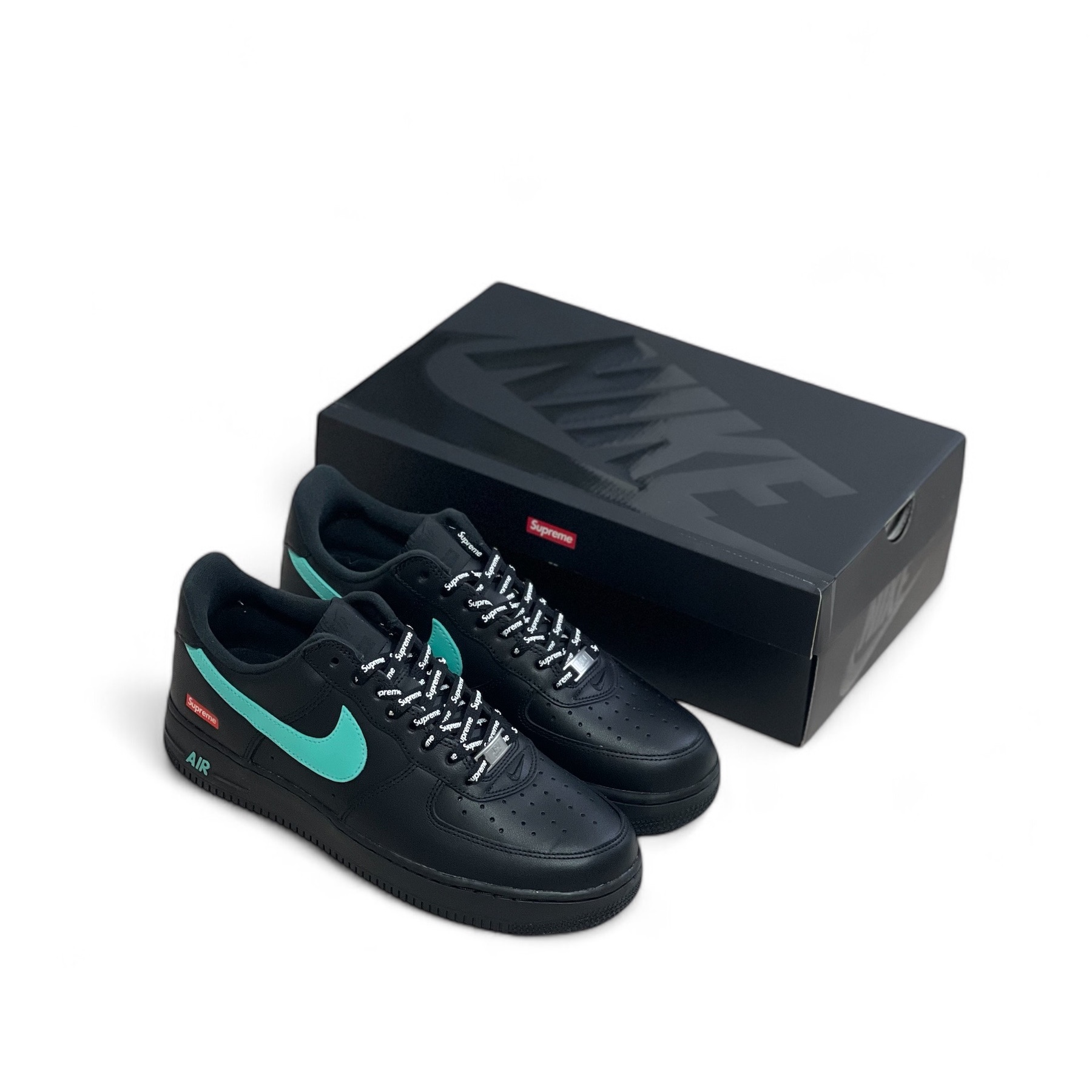 Nike x Supreme Air Force 1 Low Black 착용 스타일 - 2