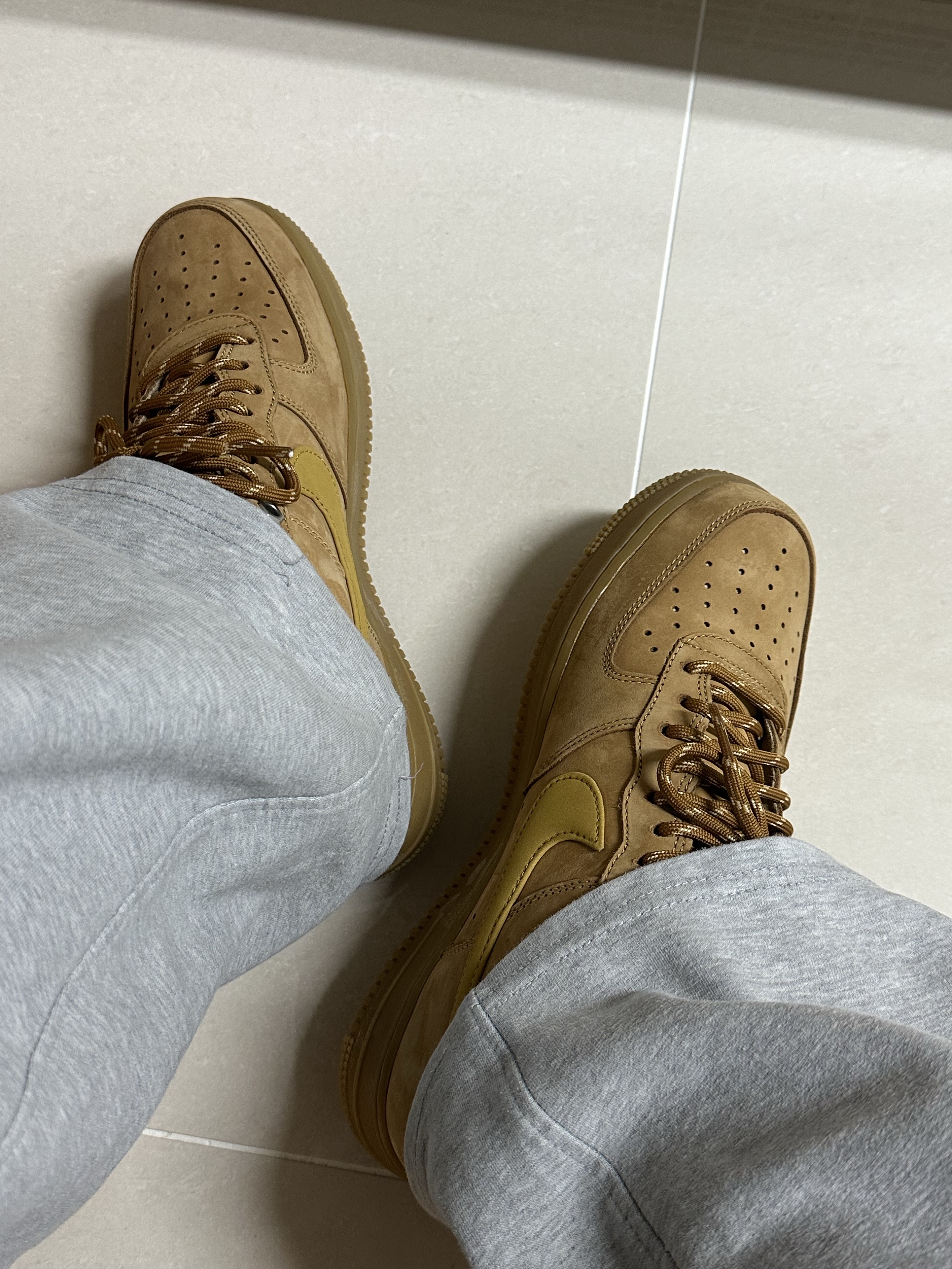(W) Nike Air Force 1 '07 WB Flax Wheat 착용 스타일 - 1