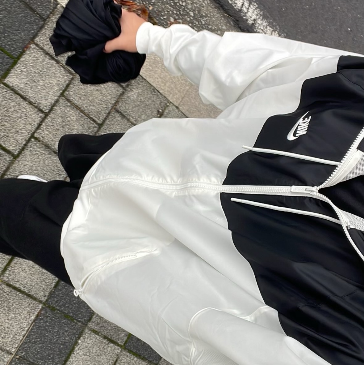 Nike NSW Windrunner Hooded Jacket Sail Black - Asia 착용 스타일