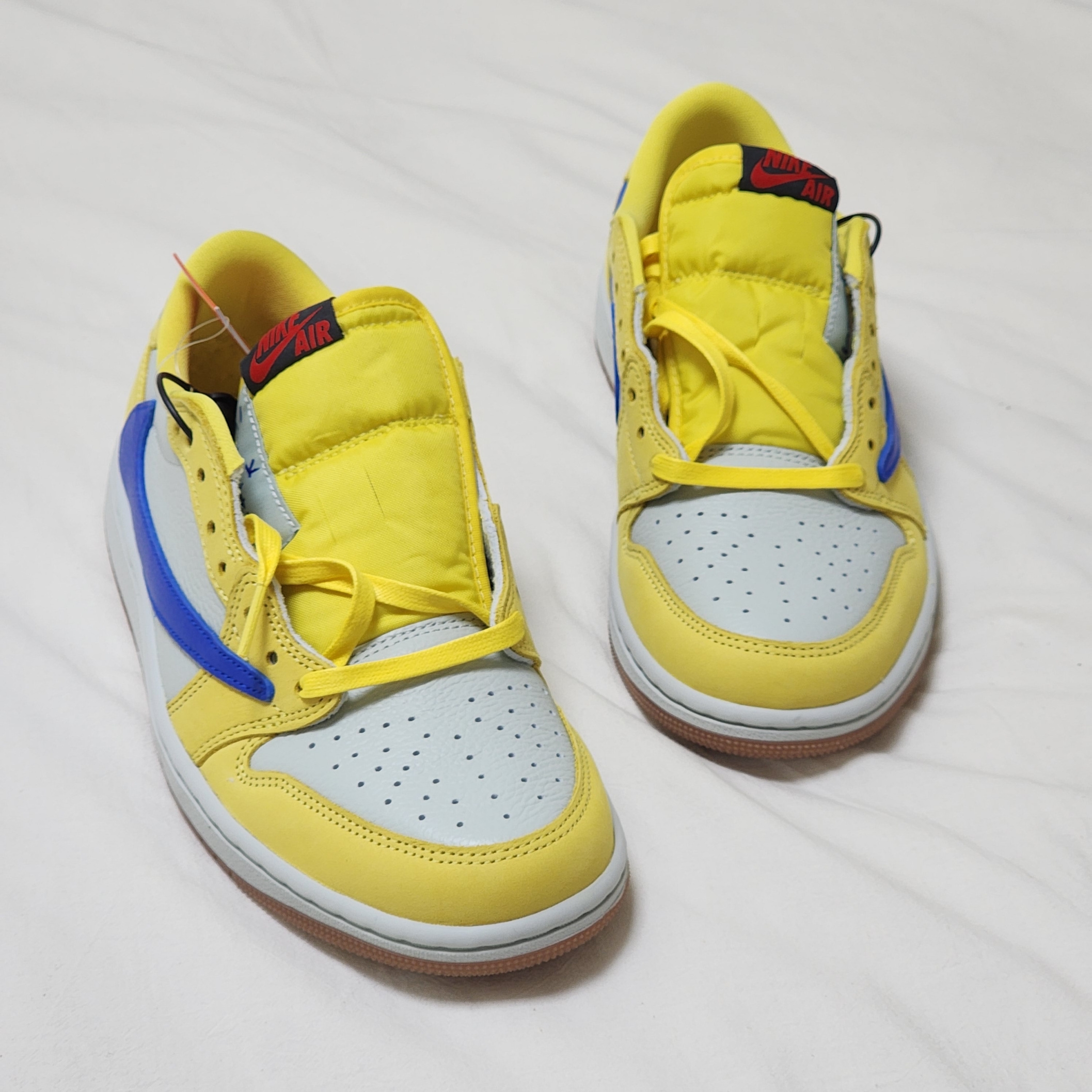 (W) Jordan 1 x Travis Scott Retro Low OG SP Canary 착용 스타일