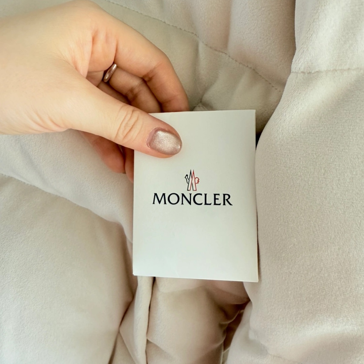 (W) Moncler Daos Chenille Down Jacket Beige - 23FW 착용 스타일 - 3