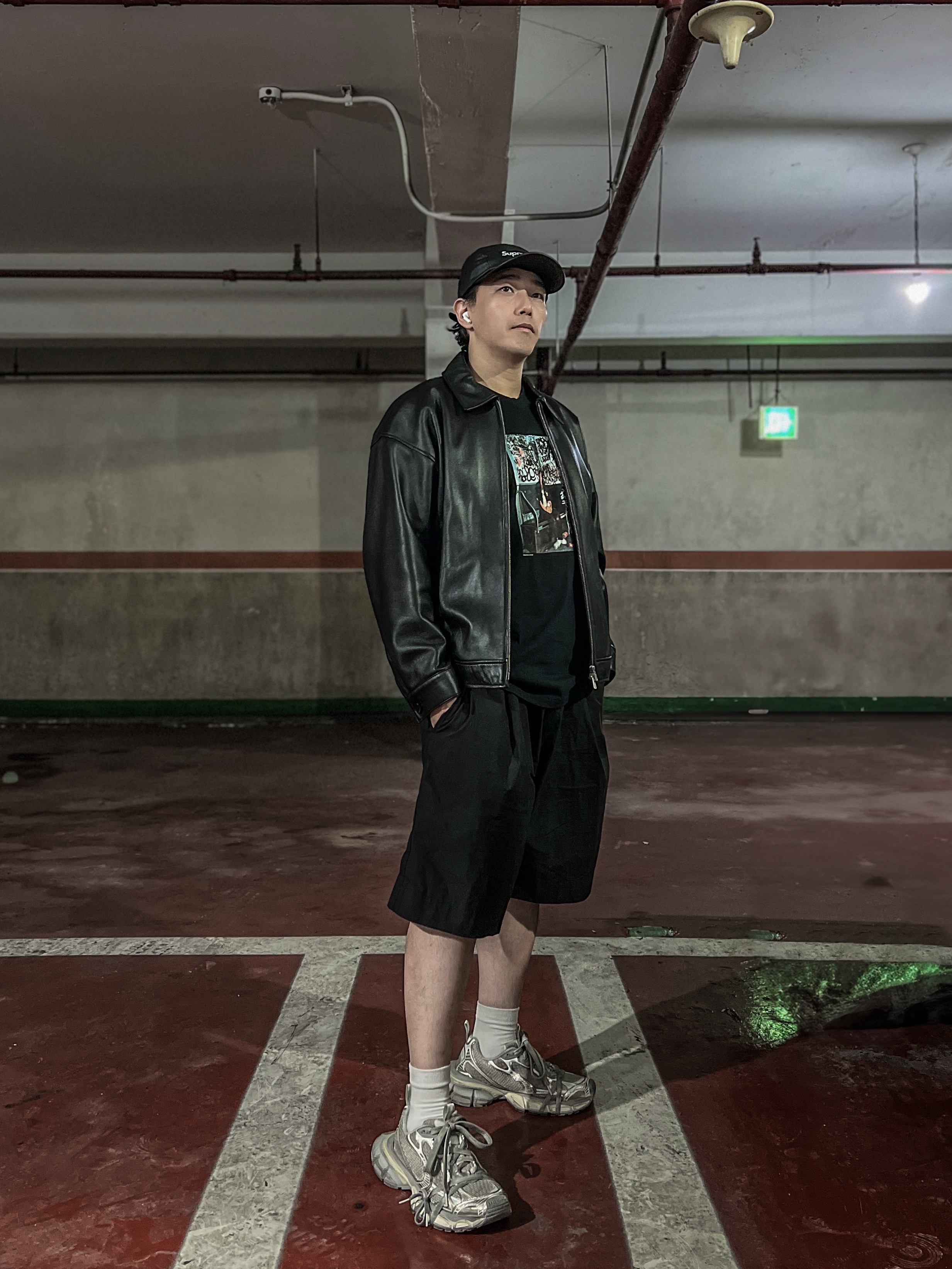 Supreme Leather Camp Cap Black - 21SS, Supreme x Lady Pink T-Shirt Black - 21FW 착용 스타일