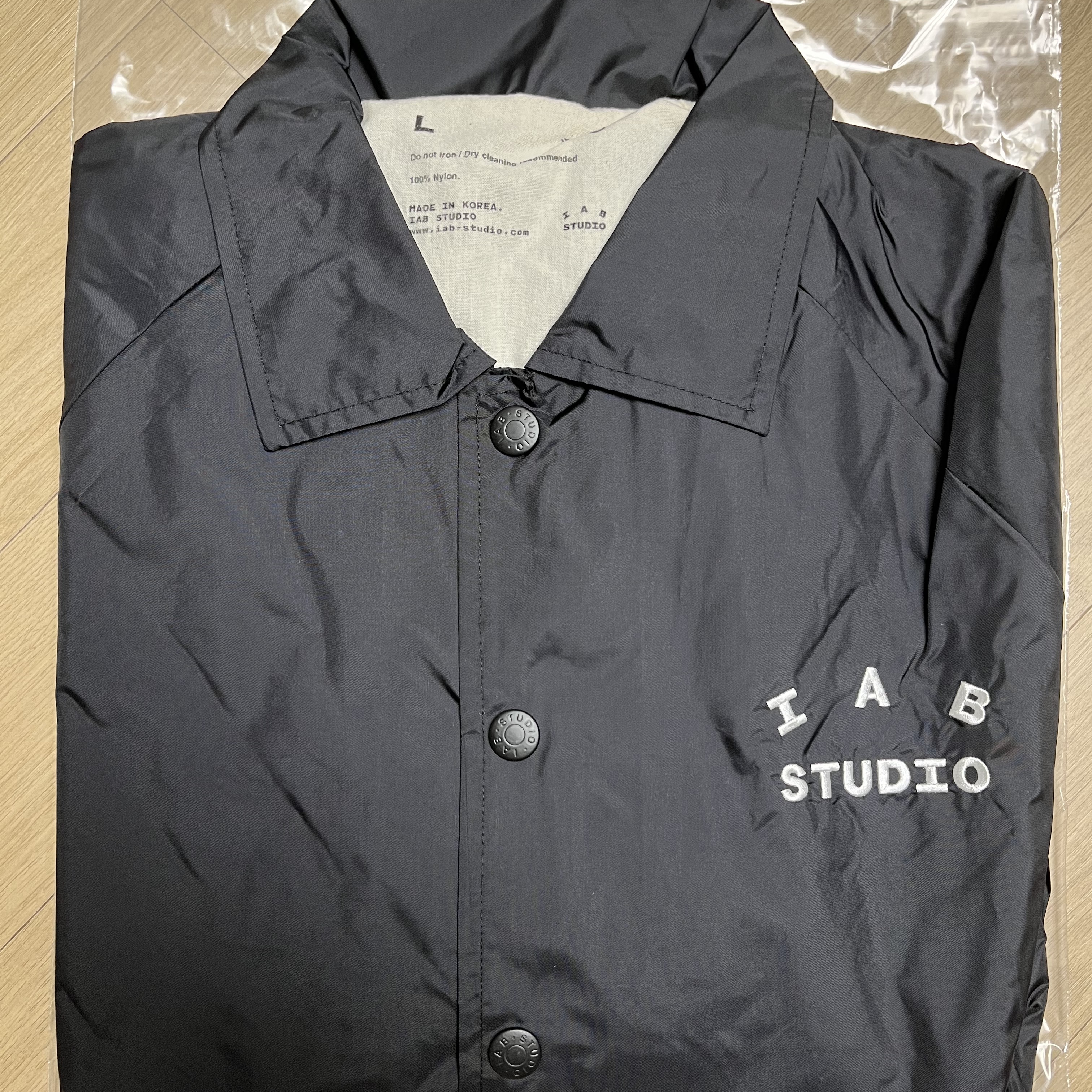 IAB Studio Coach Jacket Black 착용 스타일