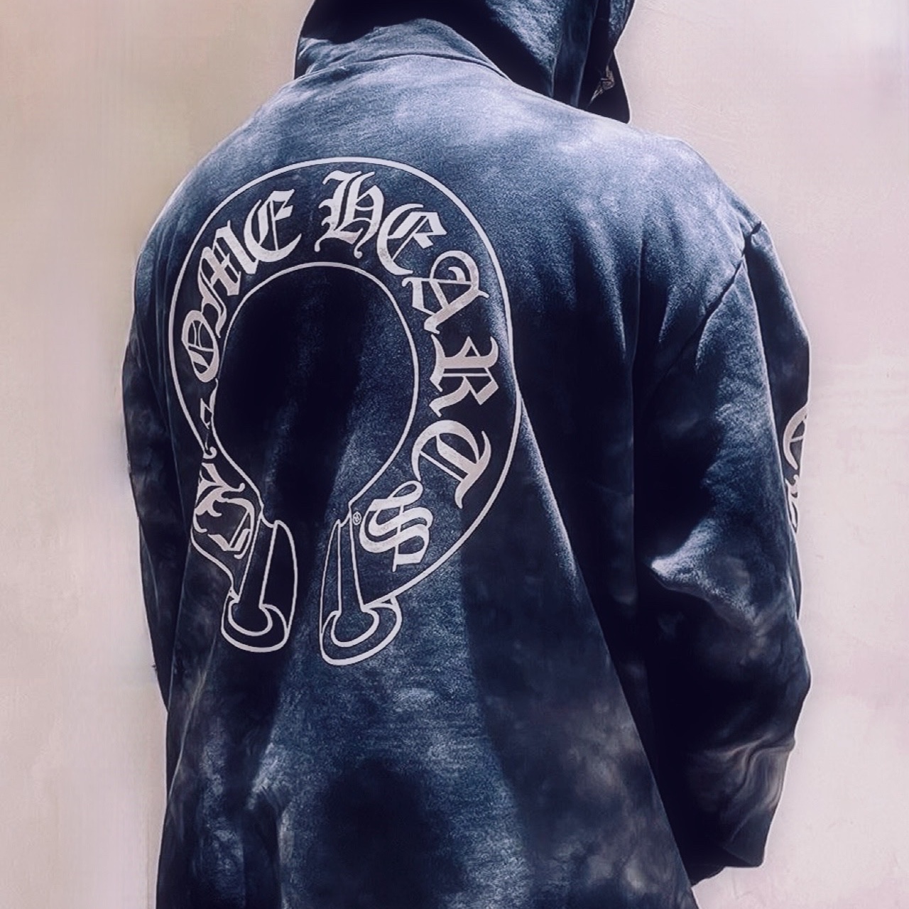 Chrome Hearts Horseshoe Tie Dye Hoodie Black 착용 스타일