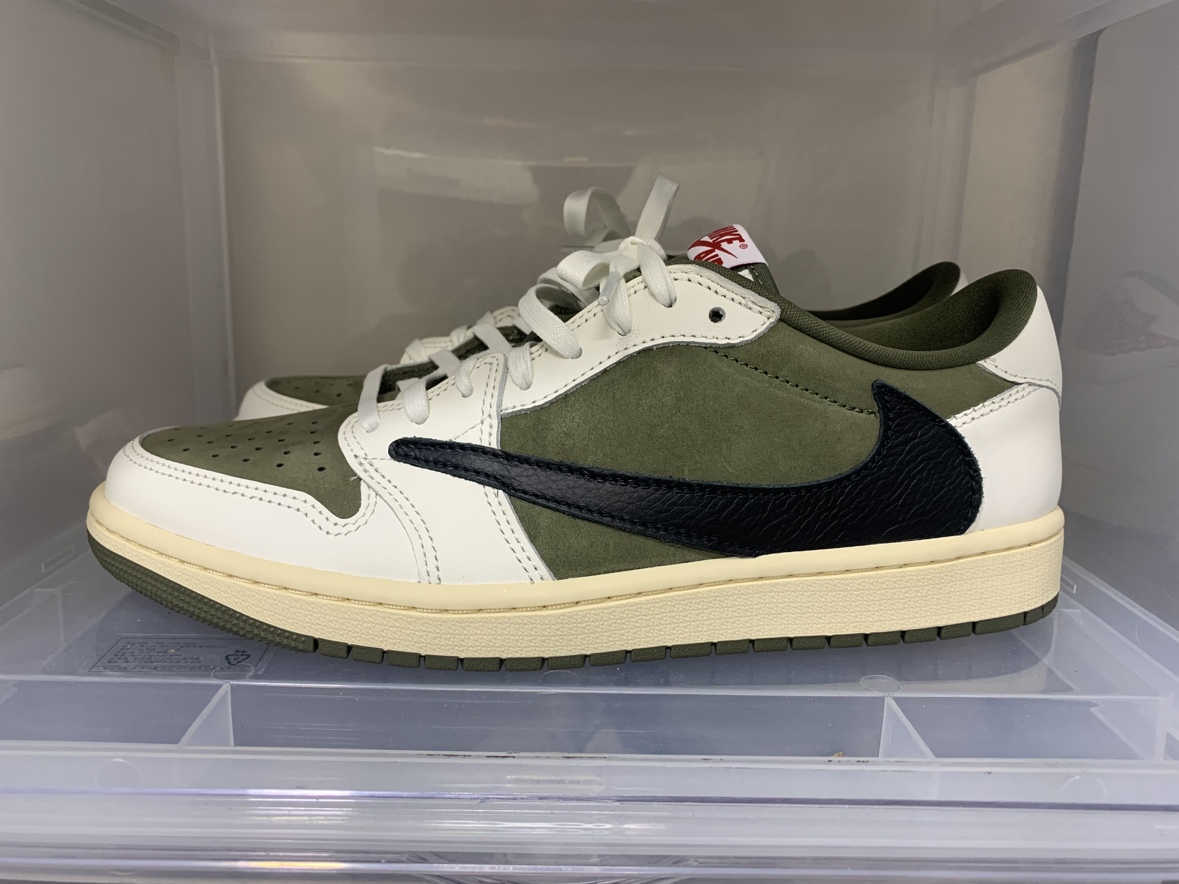 Jordan 1 x Travis Scott Retro Low OG SP Reverse Olive 착용 스타일