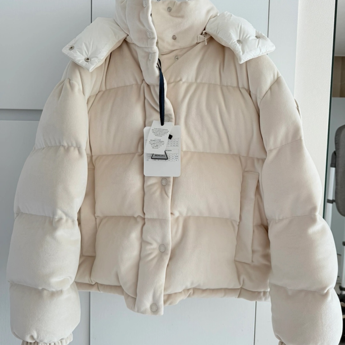 (W) Moncler Daos Chenille Down Jacket Beige - 23FW 착용 스타일 - 4