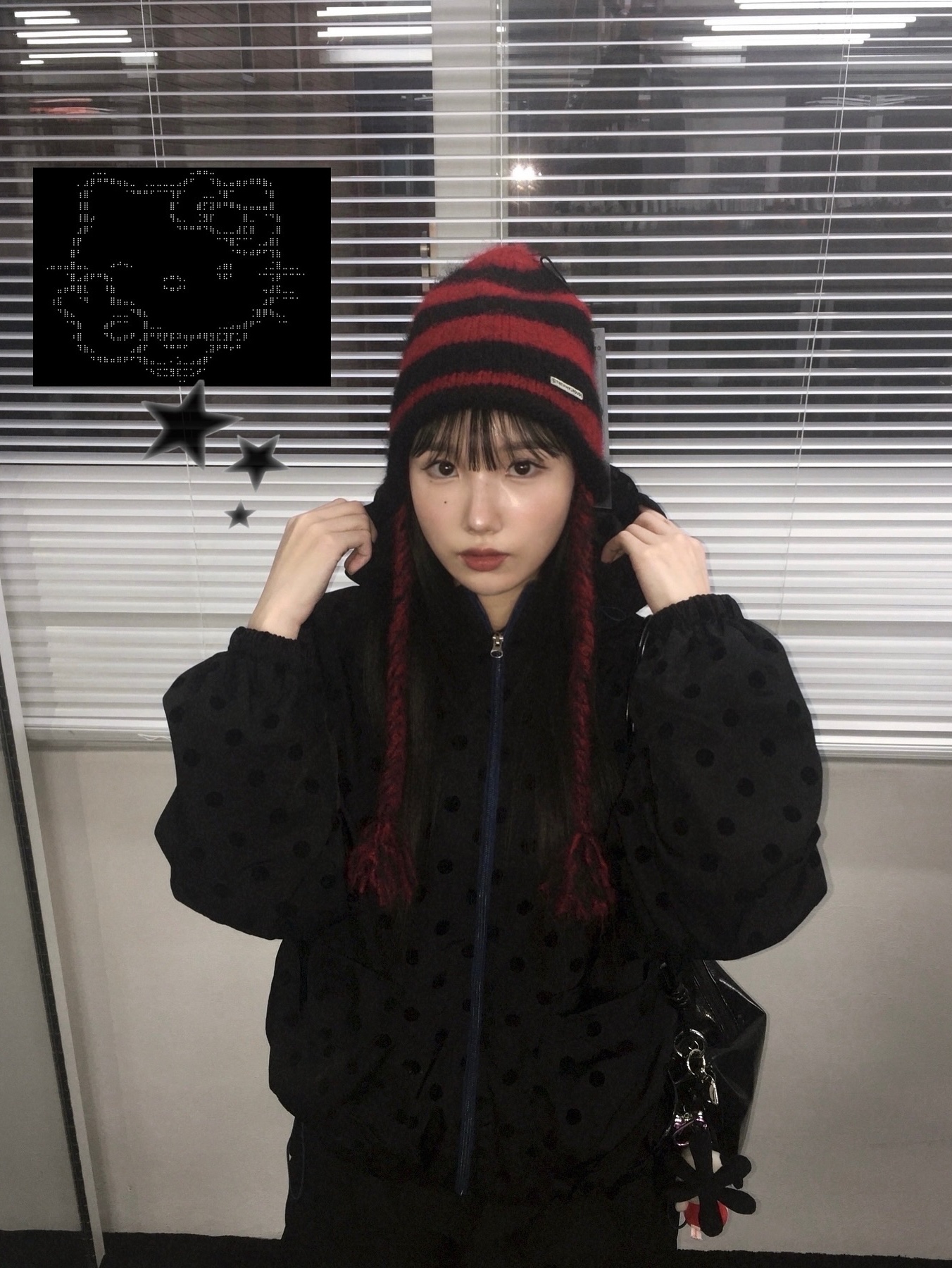 Thevinylhouse Ear Flap Stripe Beanie Red, Thevinylhouse Ear Flap Stripe Beanie Green 착용 스타일