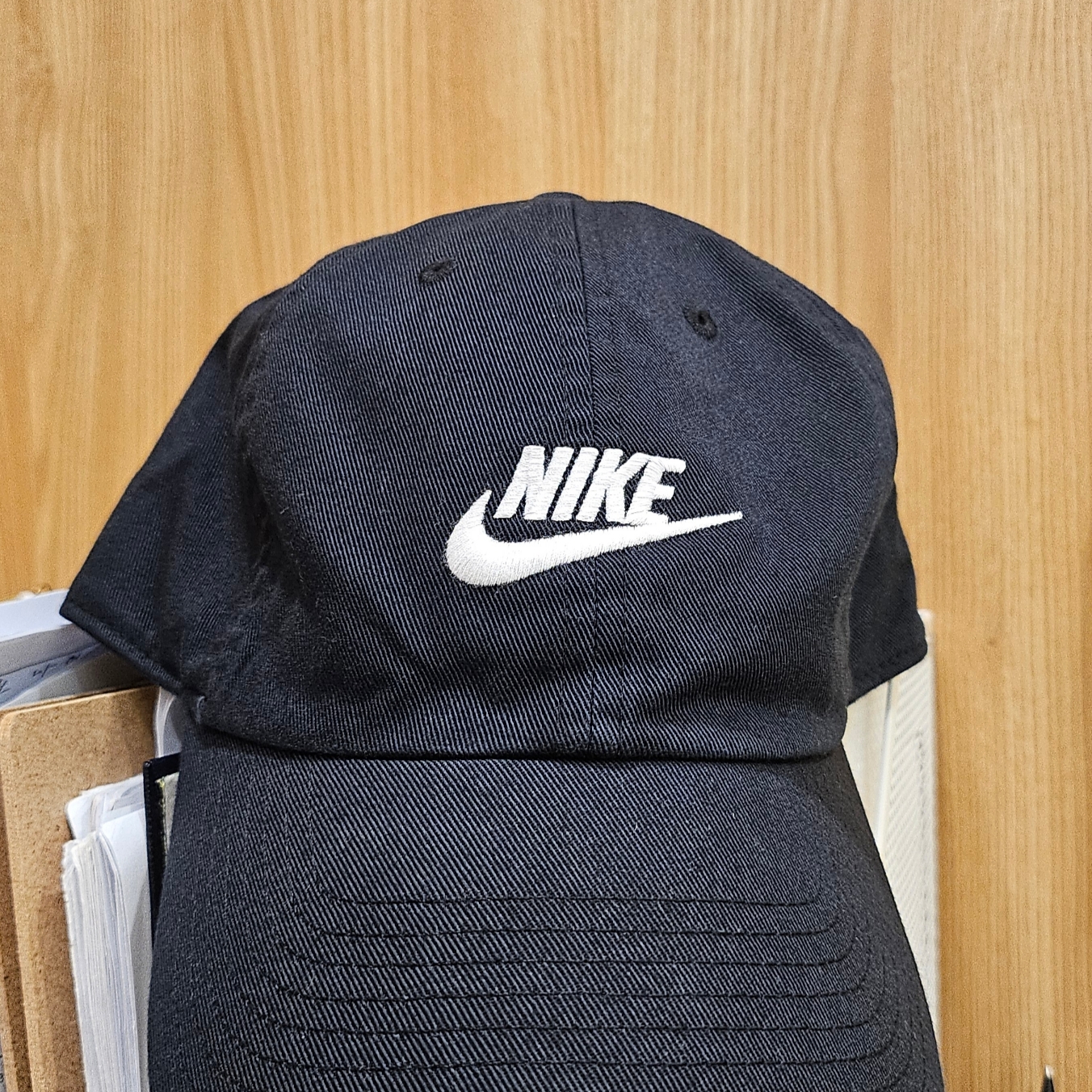 Nike Club Unstructured Futura Washed Cap Black 착용 스타일 - 1