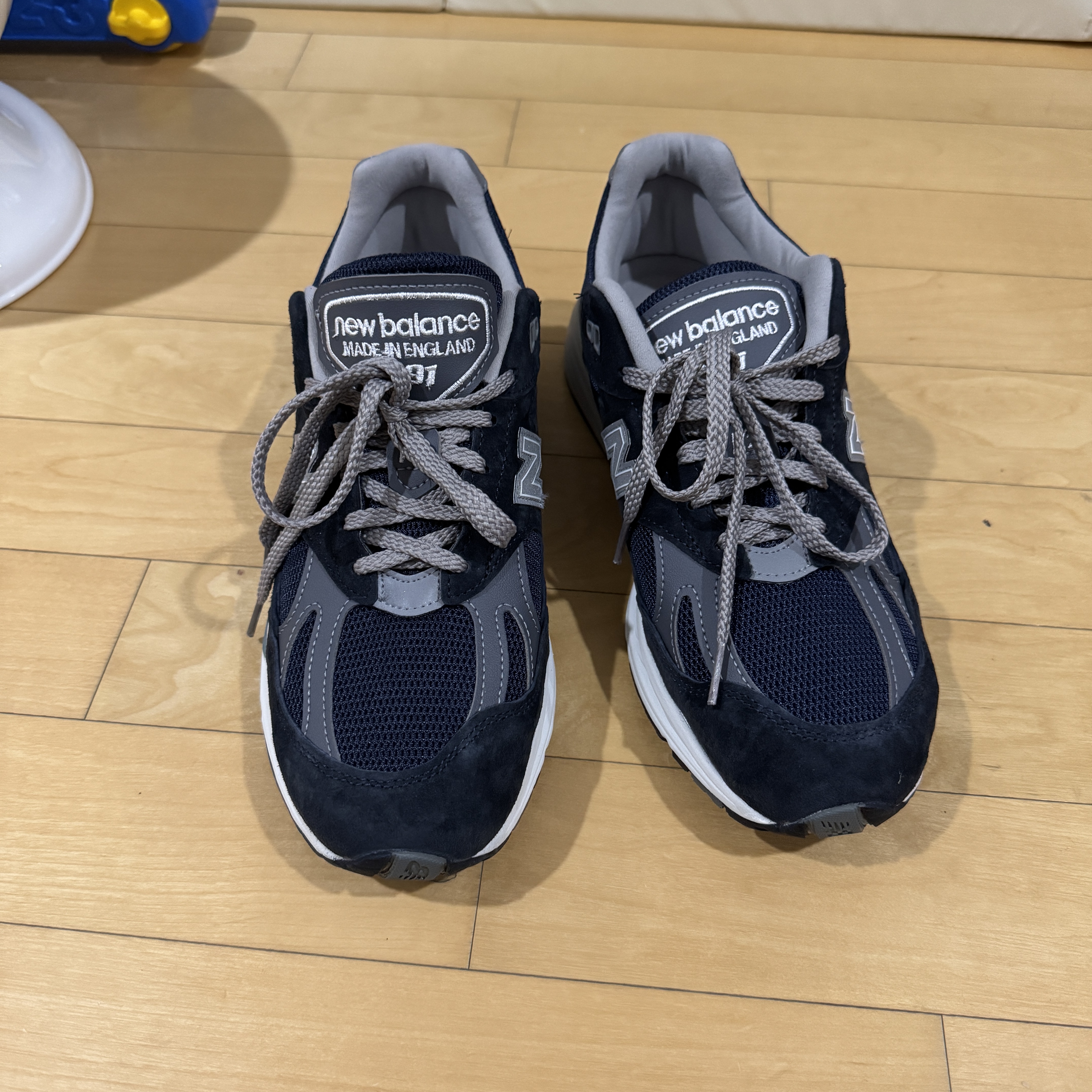 New Balance 991v2 Made in UK Dark Navy Smoked Pearl 착용 스타일 - 4