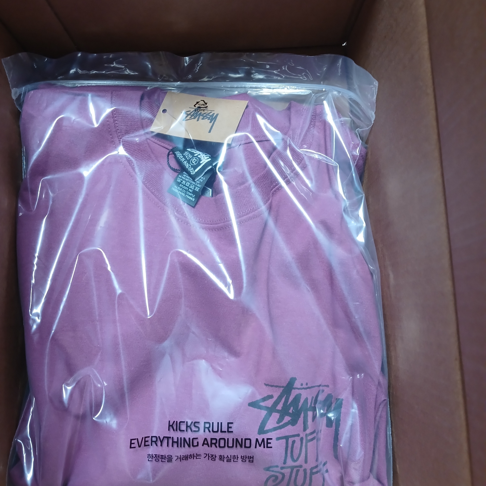 Stussy Tuff Stuff T-Shirt Berry 착용 스타일