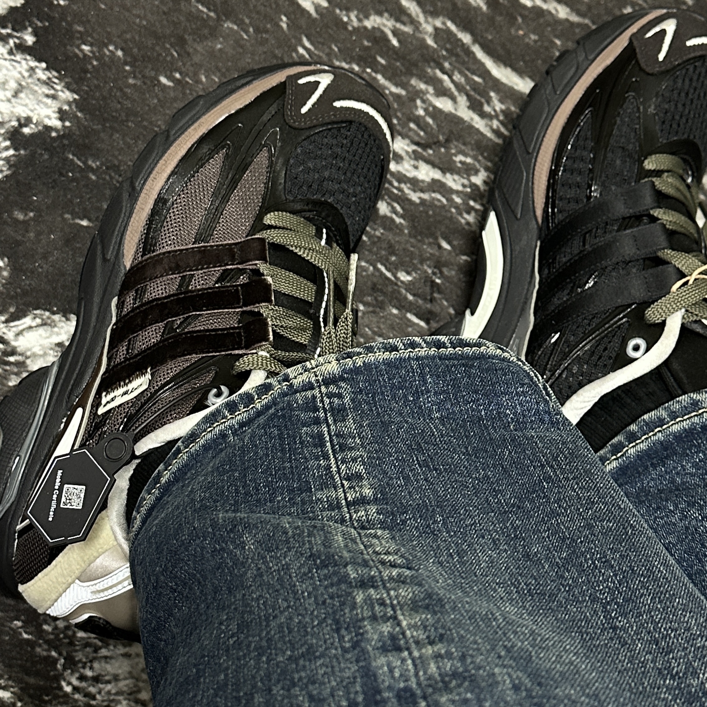 Adidas x Song for the Mute Adistar Cushion Core Black Dark Brown 착용 스타일 - 3