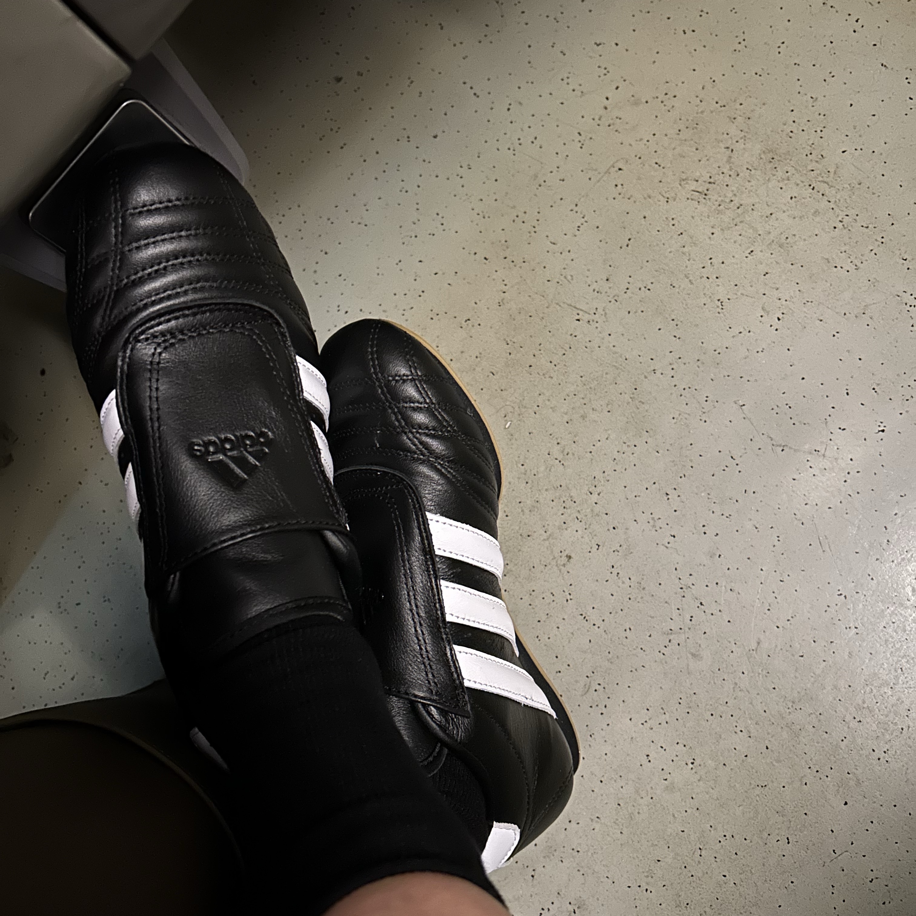 (W) Adidas Taekwondo Core Black Cloud White 착용 스타일 - 1