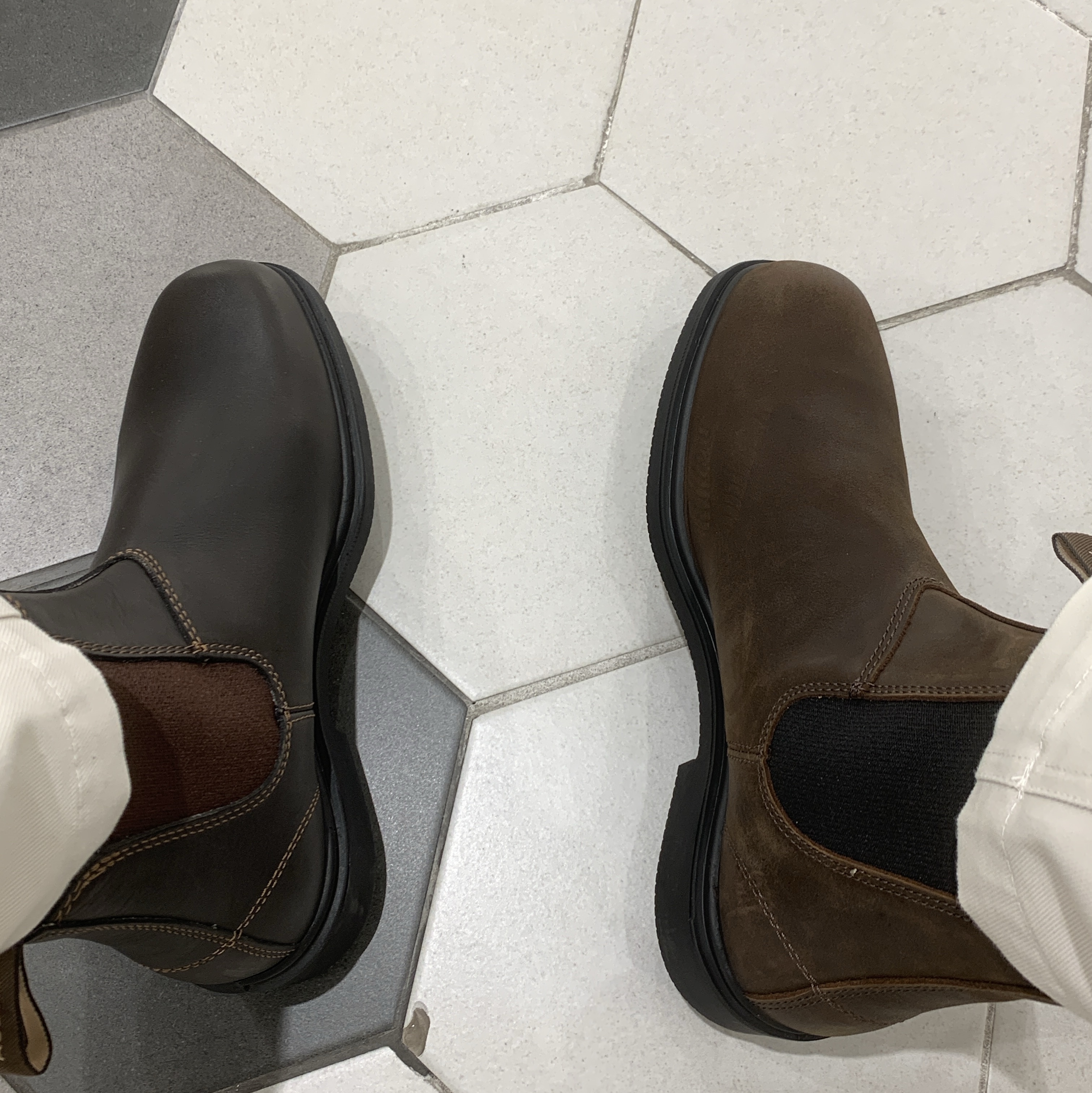 BLUNDSTONE Dress 2029 Chelsea Boots Antique Brown 착용 스타일