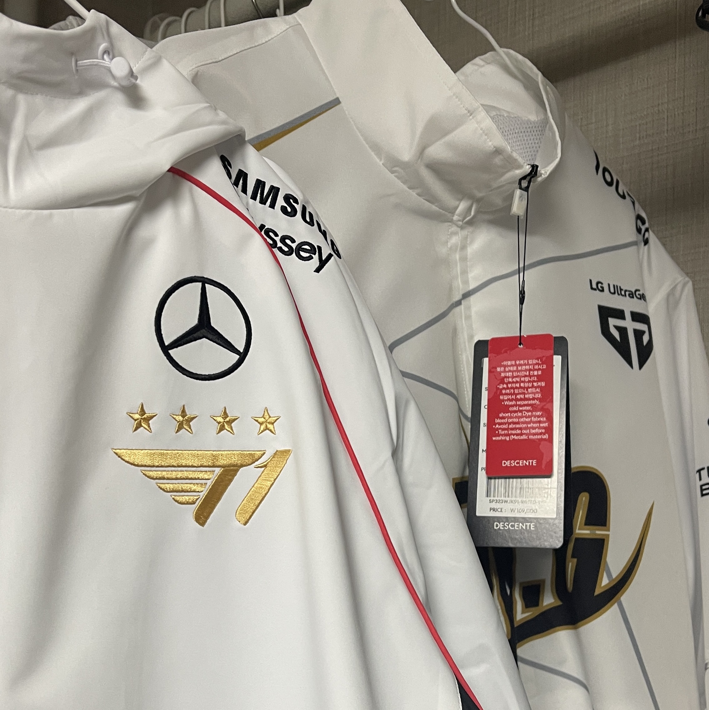 Gen.G 2024 Worlds Official Player Jacket White (Non Marking Ver.), T1 2024 Uniform Worlds Jacket White (Non Marking Ver.) 착용 스타일