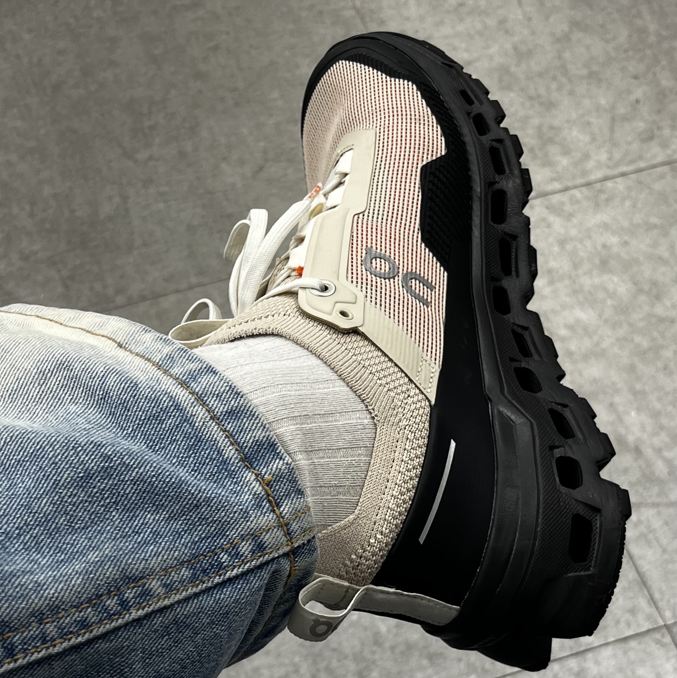 On Running Cloudultra 2 Sand Black 착용 스타일