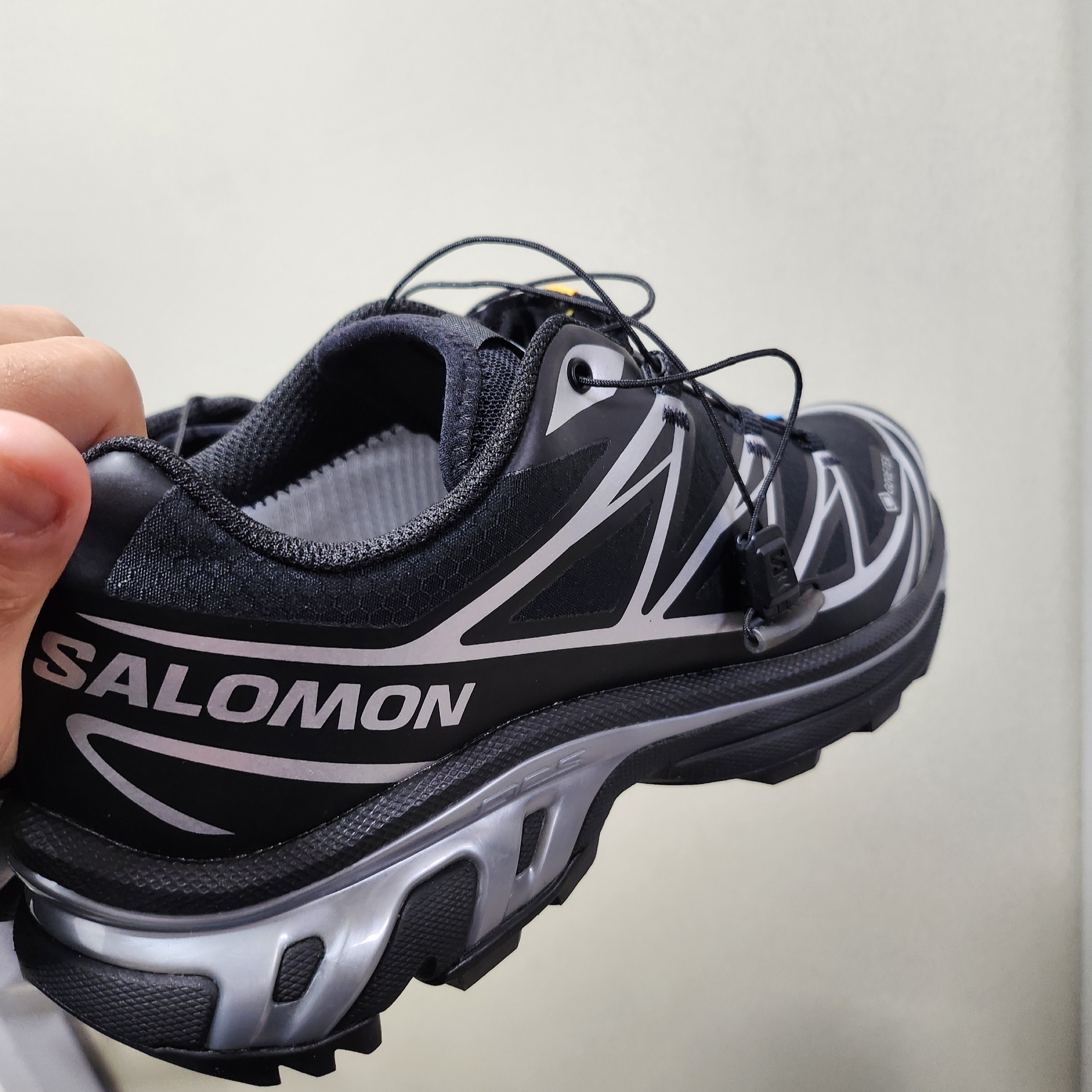 Salomon XT-6 GTX Black Silver 착용 스타일