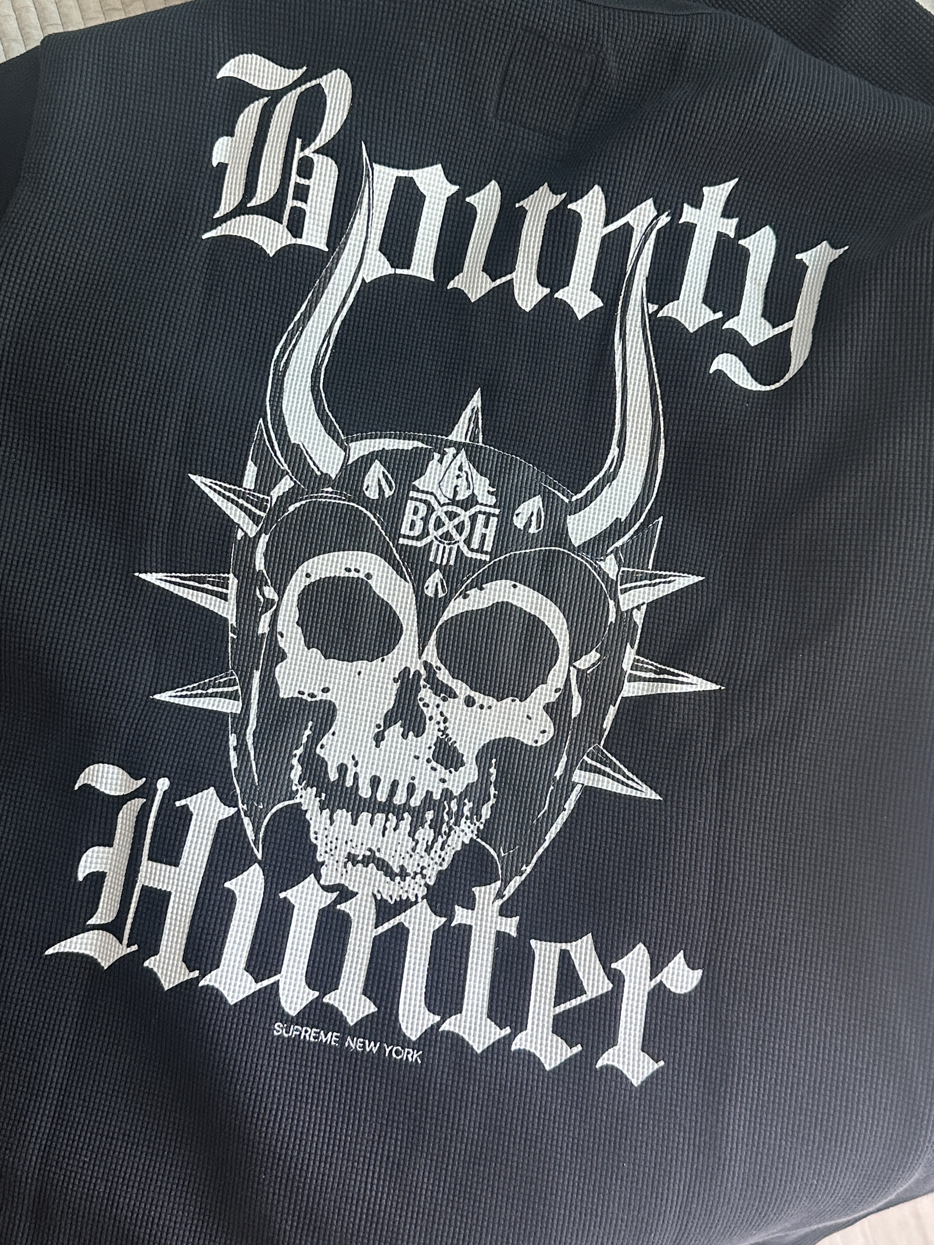 Supreme x Bounty Hunter Thermal Henley L/S Top Black - 23FW 착용 스타일 - 3