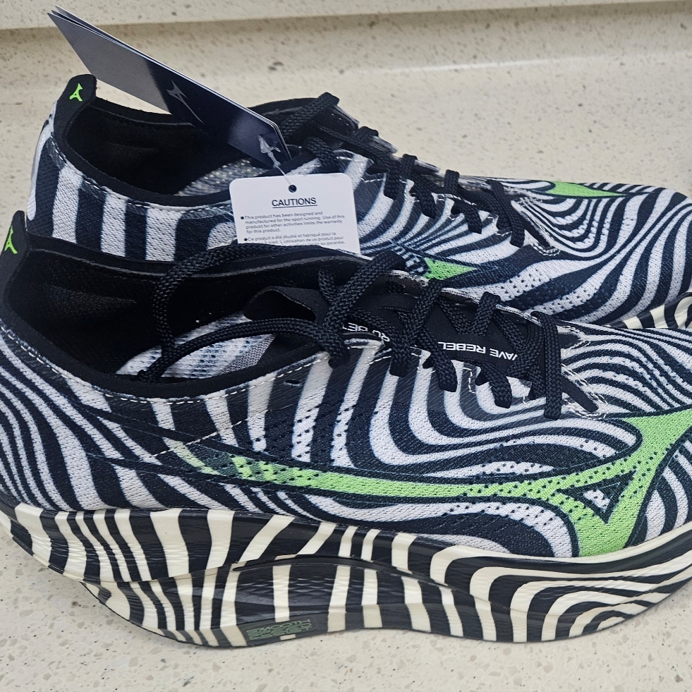 Mizuno Wave Rebellion Pro Beta Black White 착용 스타일