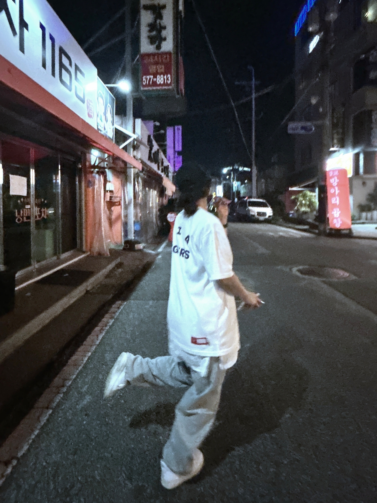 Kia Tigers x IAB Studio Brand Day T-Shirt White, Nike Heritage 86 Futura Washed Cap Black White 착용 스타일