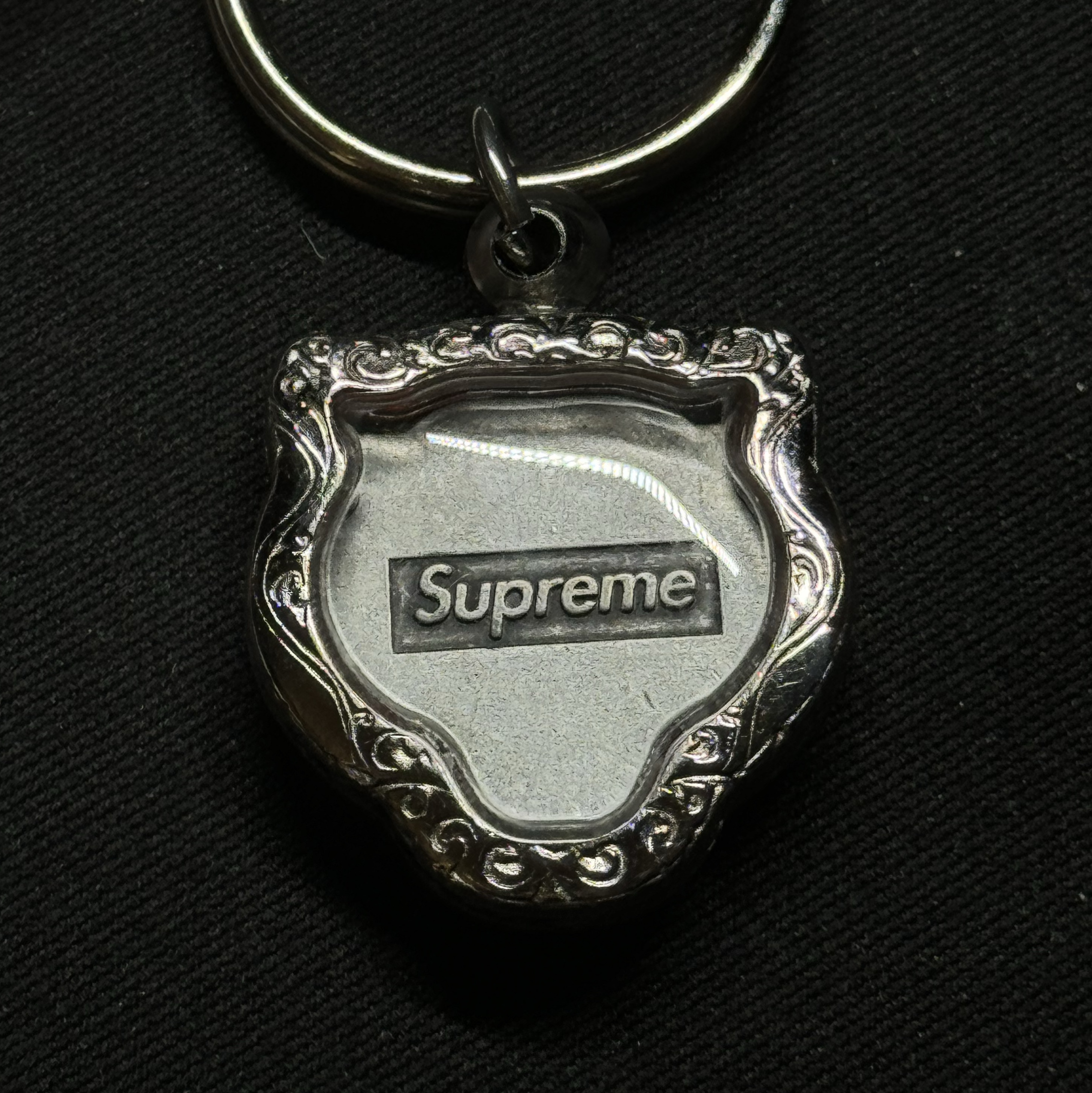 Supreme Tiger Keychain Silver - 24FW 착용 스타일 - 2