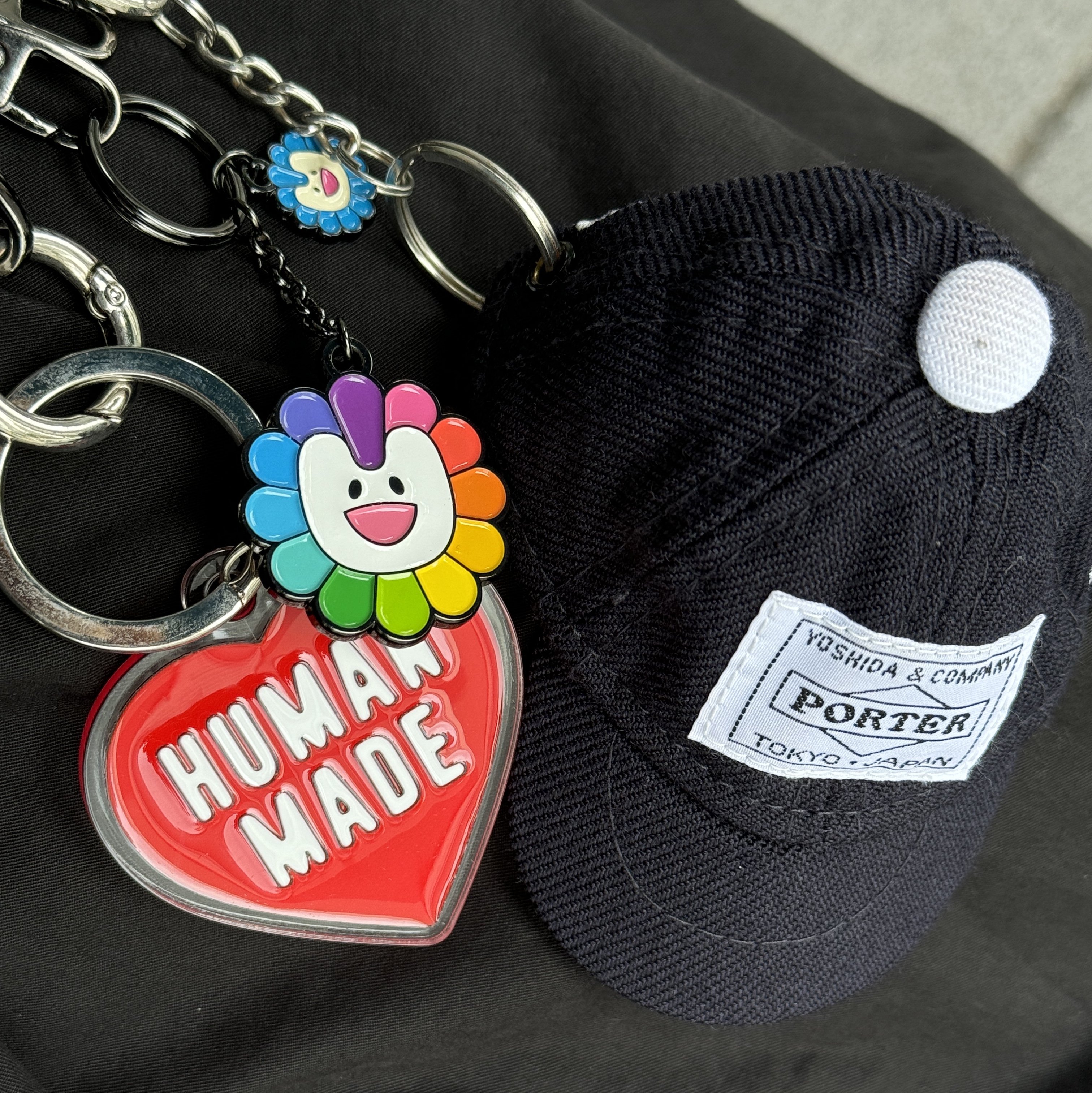 Human Made Heart Keyring Red, NewJeans x Murakami Metal Keyring Flower 착용 스타일