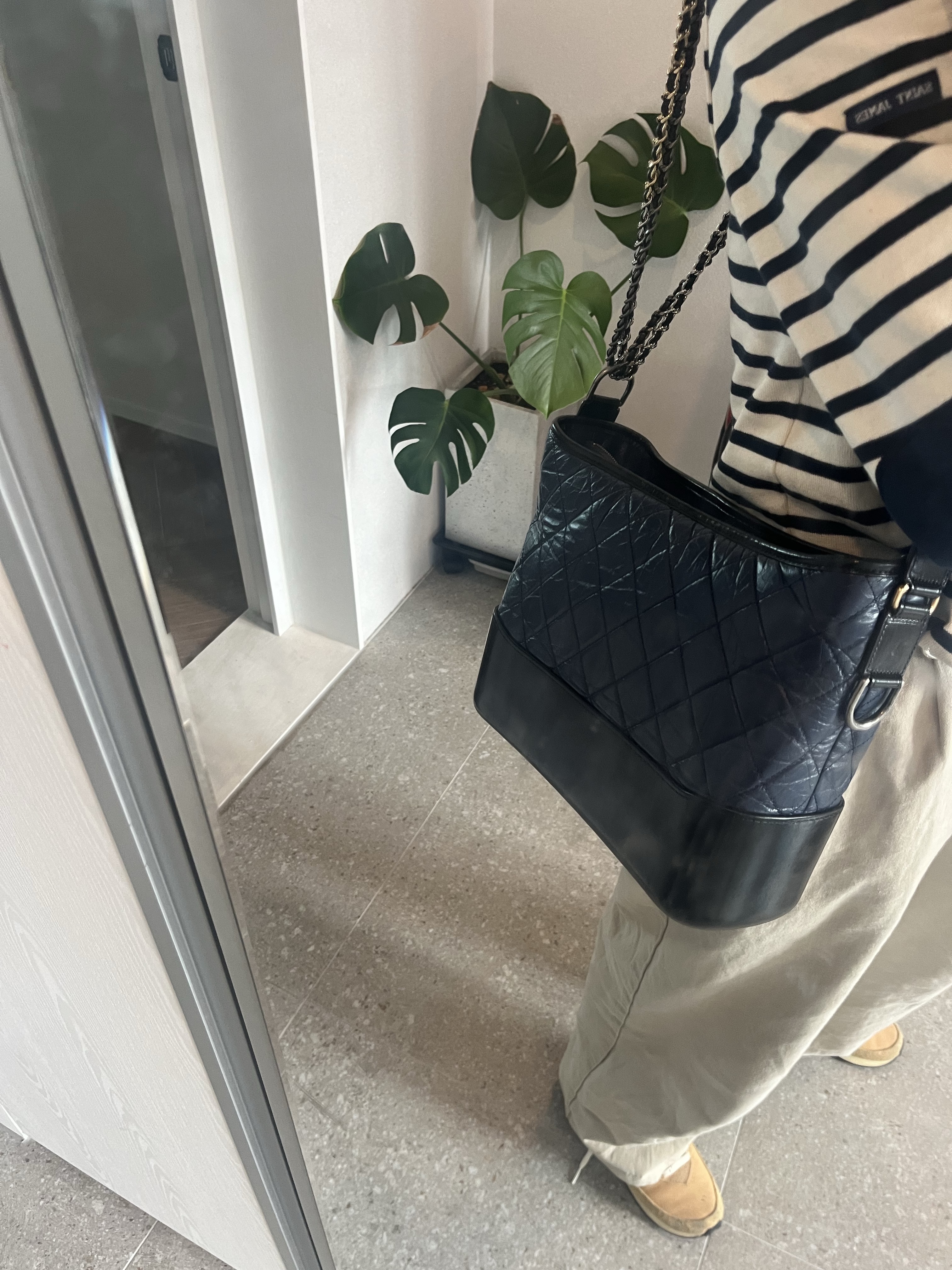 Chanel Gabrielle Hobo Bag Aged Calfskin & Gold Black, (W) Nike Waffle Trainer 2 Twine Sail 착용 스타일
