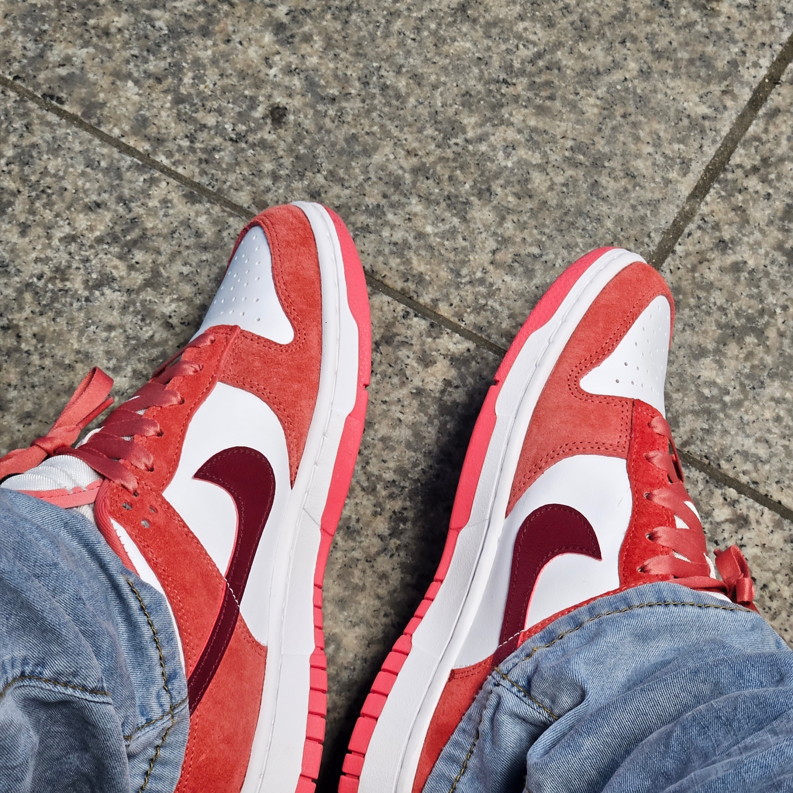 (W) Nike Dunk Low Valentine Day White Adobe 착용 스타일 - 1