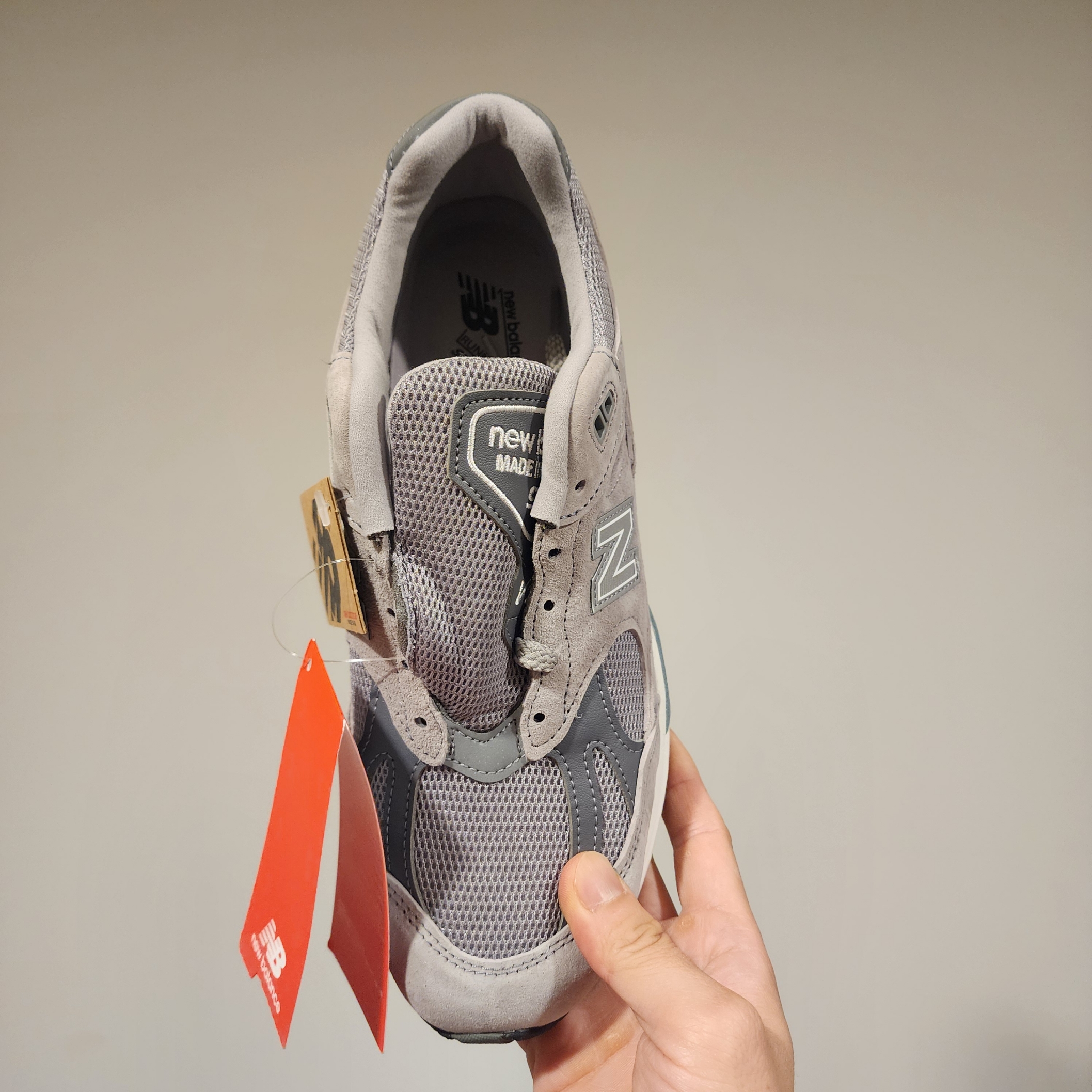 New Balance 991v2 Made in UK Rock Ridge Alloy Silver 착용 스타일 - 2