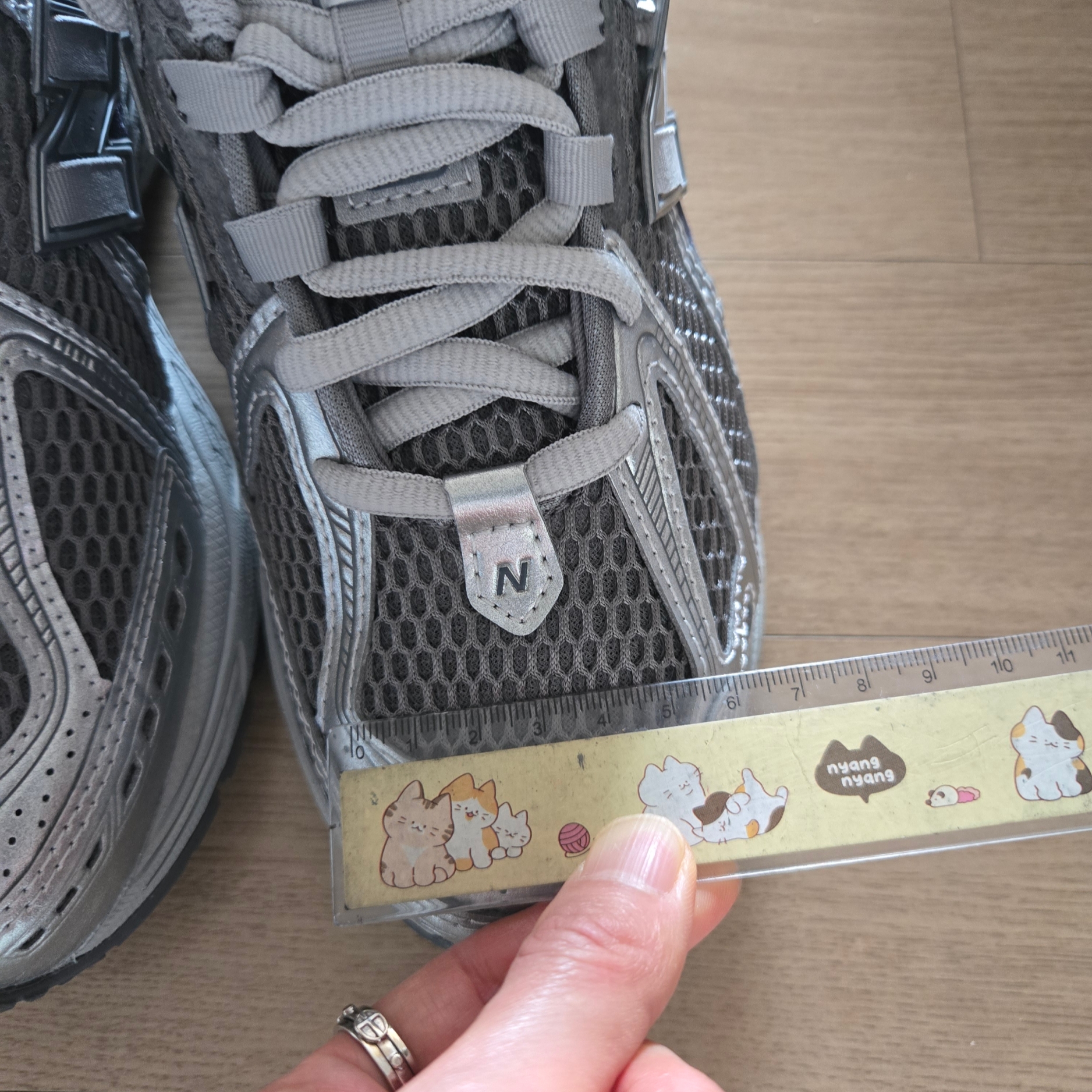 New Balance 1906R Harbor Grey Silver Metalic 착용 스타일 - 2