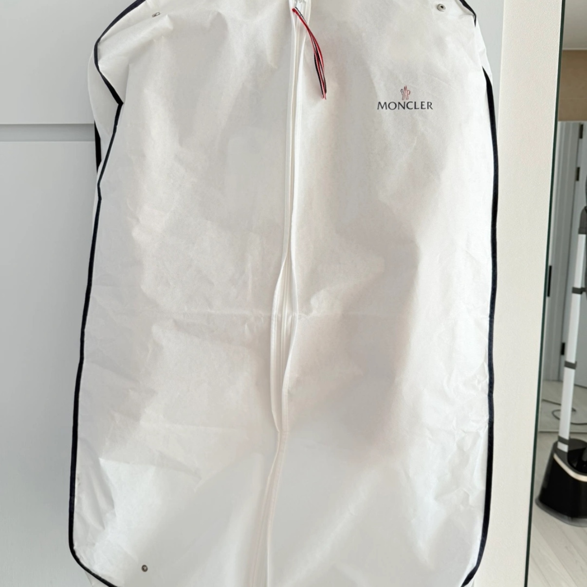 (W) Moncler Daos Chenille Down Jacket Beige - 23FW 착용 스타일 - 2