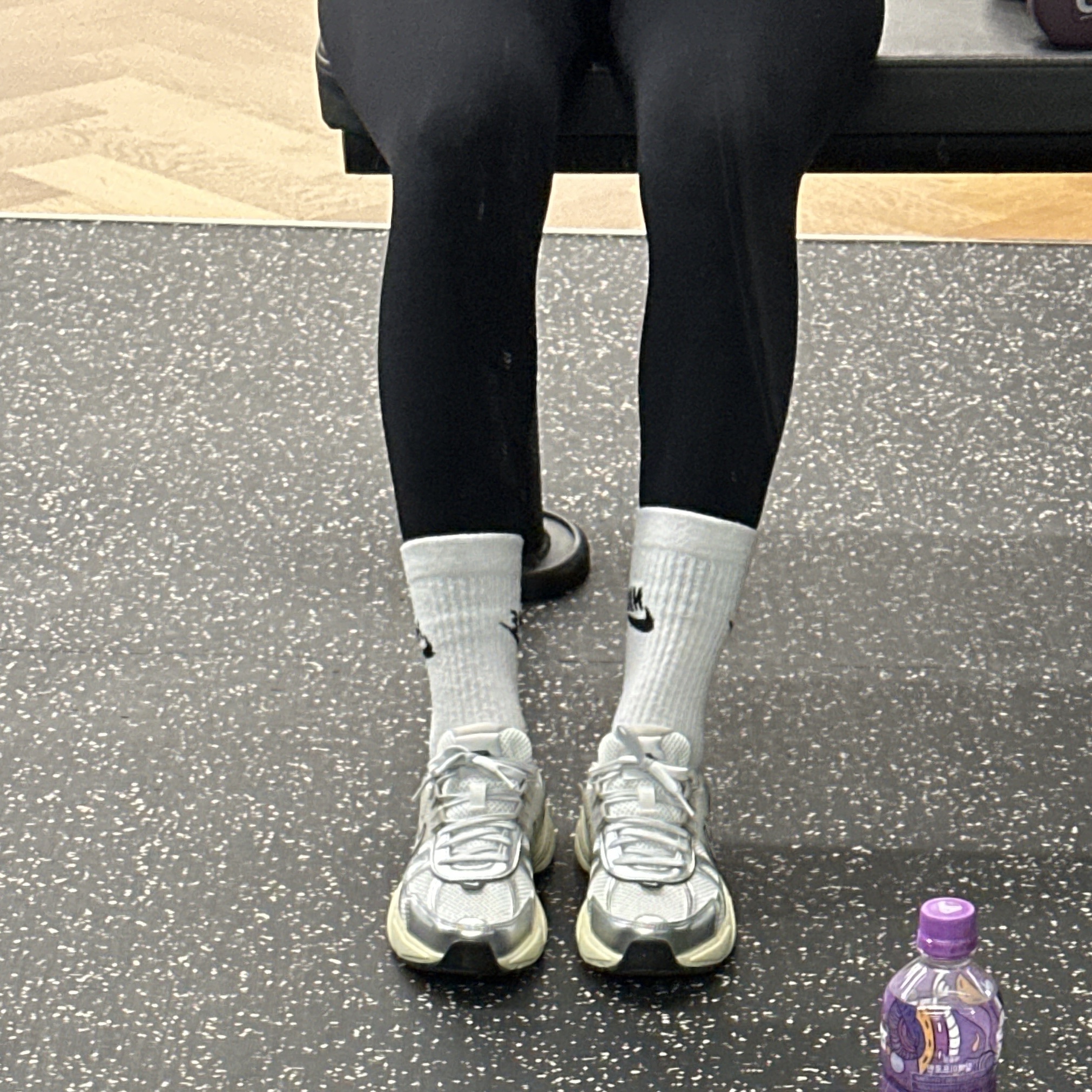 Nike V2K Run Summit White Metallic Silver 착용 스타일