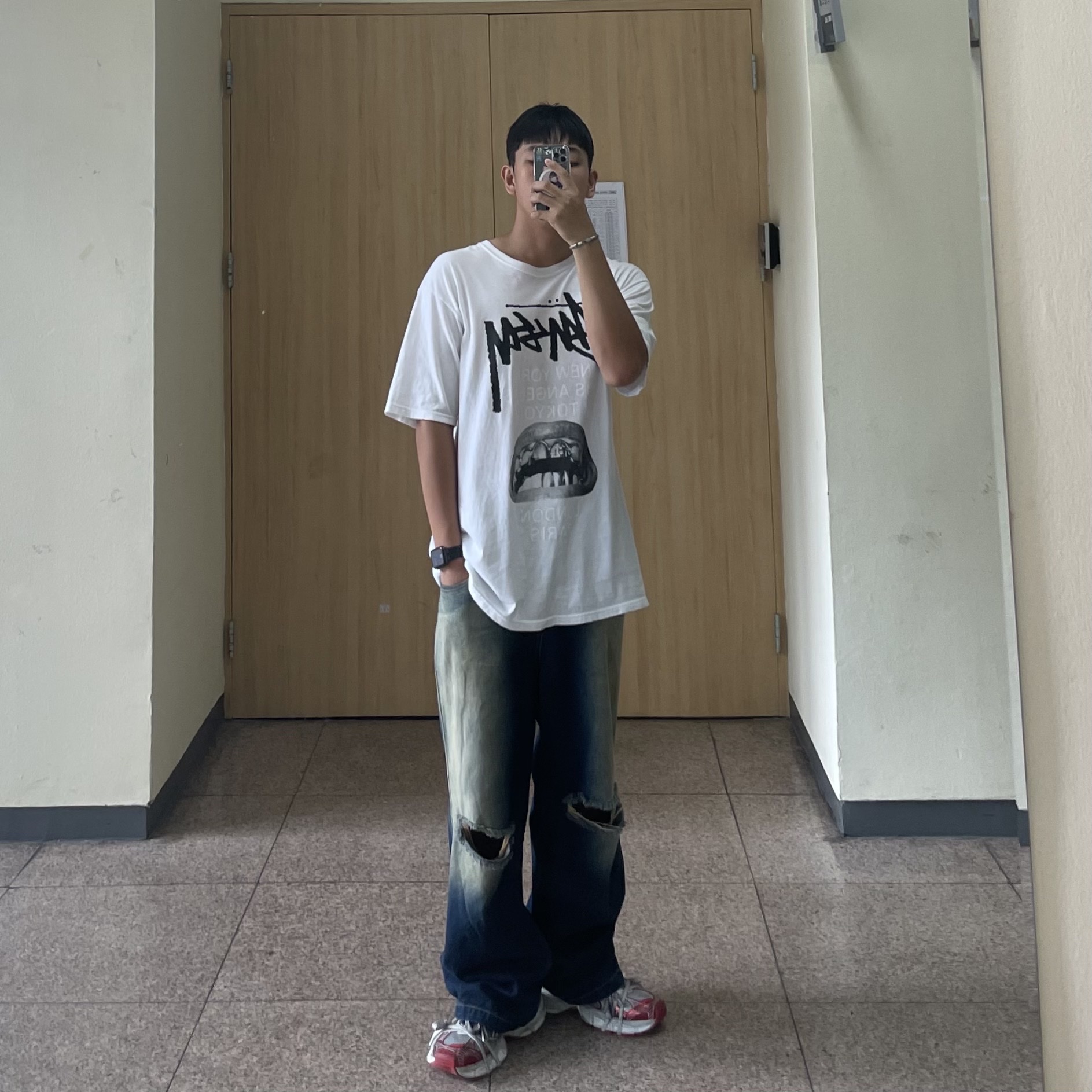 Balenciaga 3XL Sneakers White Red, Stussy x Rick Owens 40 WT T-Shirt 착용 스타일 - 1